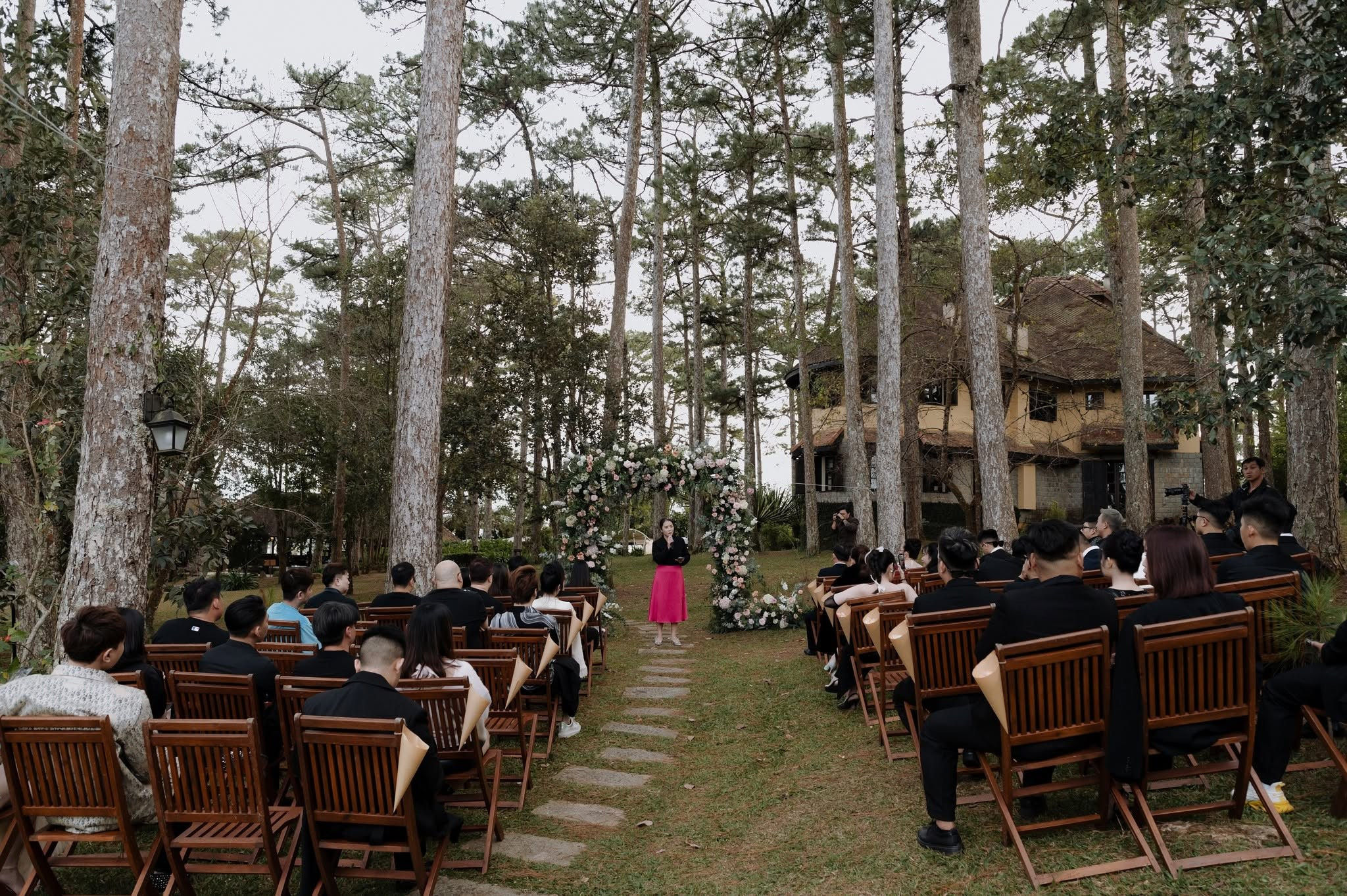 𝐃𝐄𝐍𝐍𝐈𝐒 ⓐⓝⓓ 𝐓𝐈𝐍𝐘/Destination Wedding. Nhiếp ảnh gia đám cưới hàng đầu tại Thành Phố Hồ Chí Minh