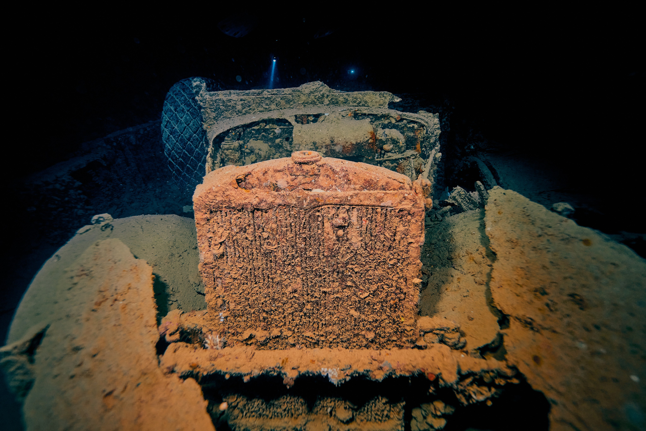 Underwater photographer Andriej Szypilow - photos of the mysterious SS Thistlegorm - sunken ship in the red sea