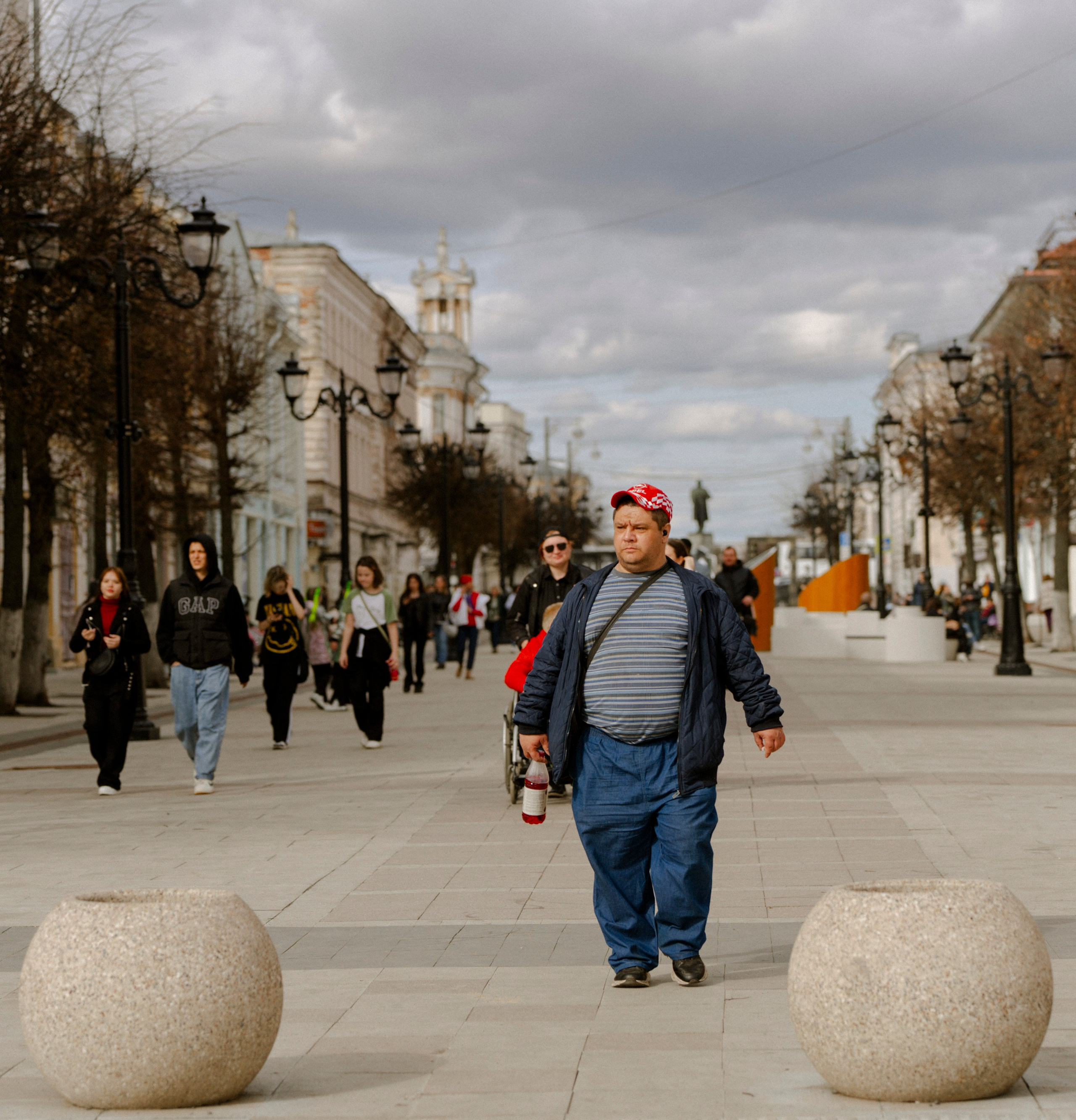 2024. Стрит-фотография, полная абсурда, идиотизма и красоты