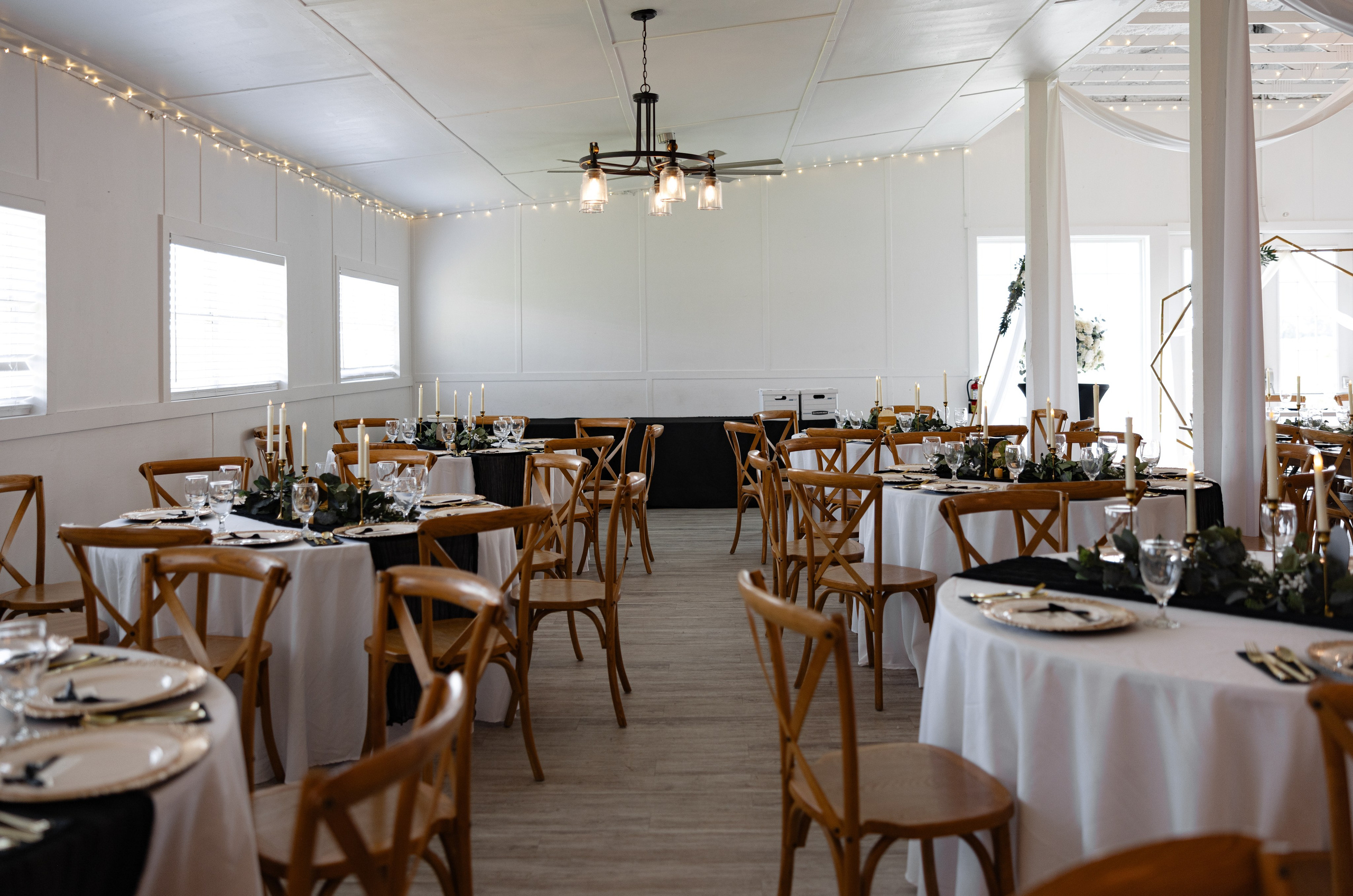 Alexsa and Robert. Ever After Farm Peach. Photographer Anastasia Nagibina