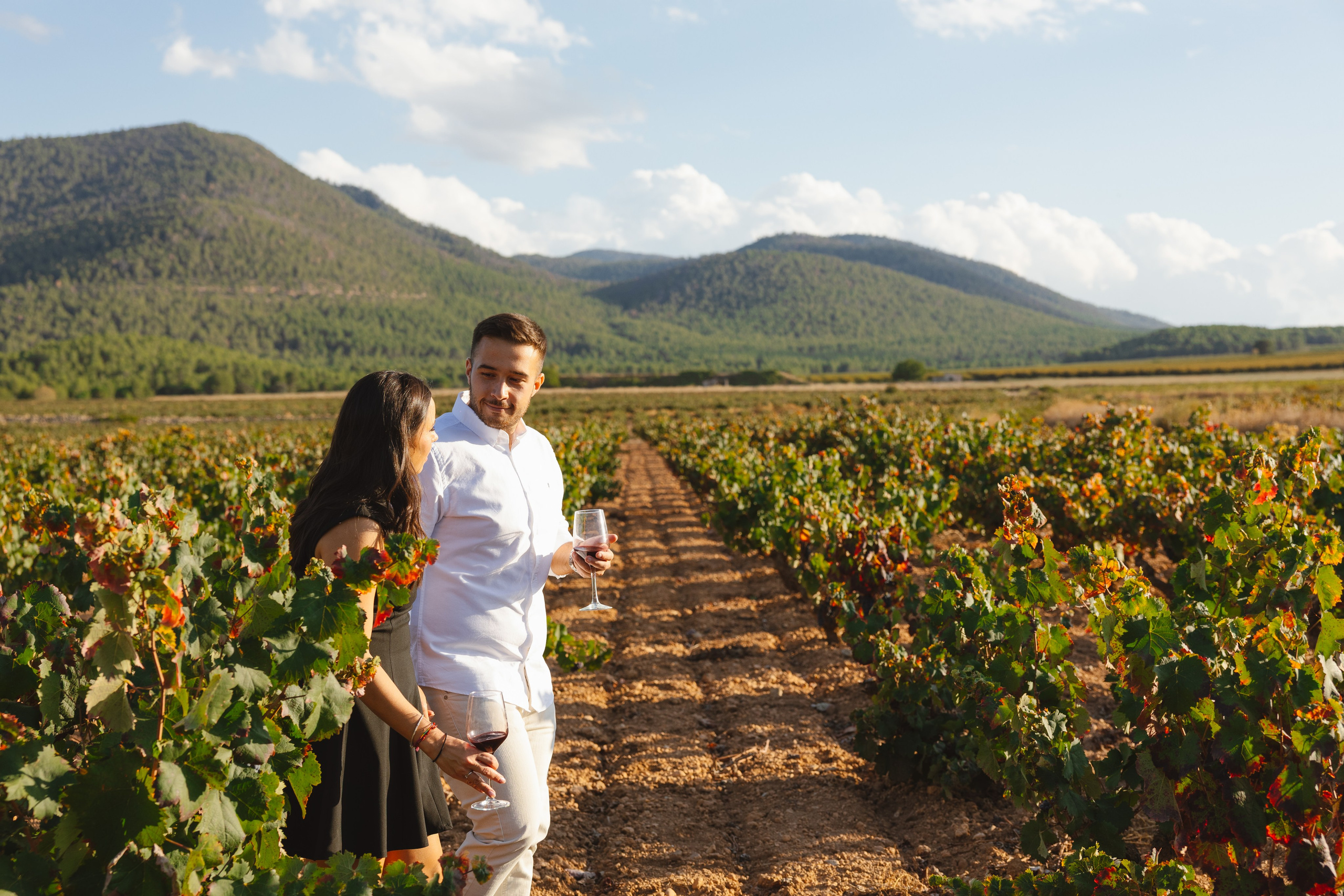 Fotos de preboda en una bodega de vino en Bullas