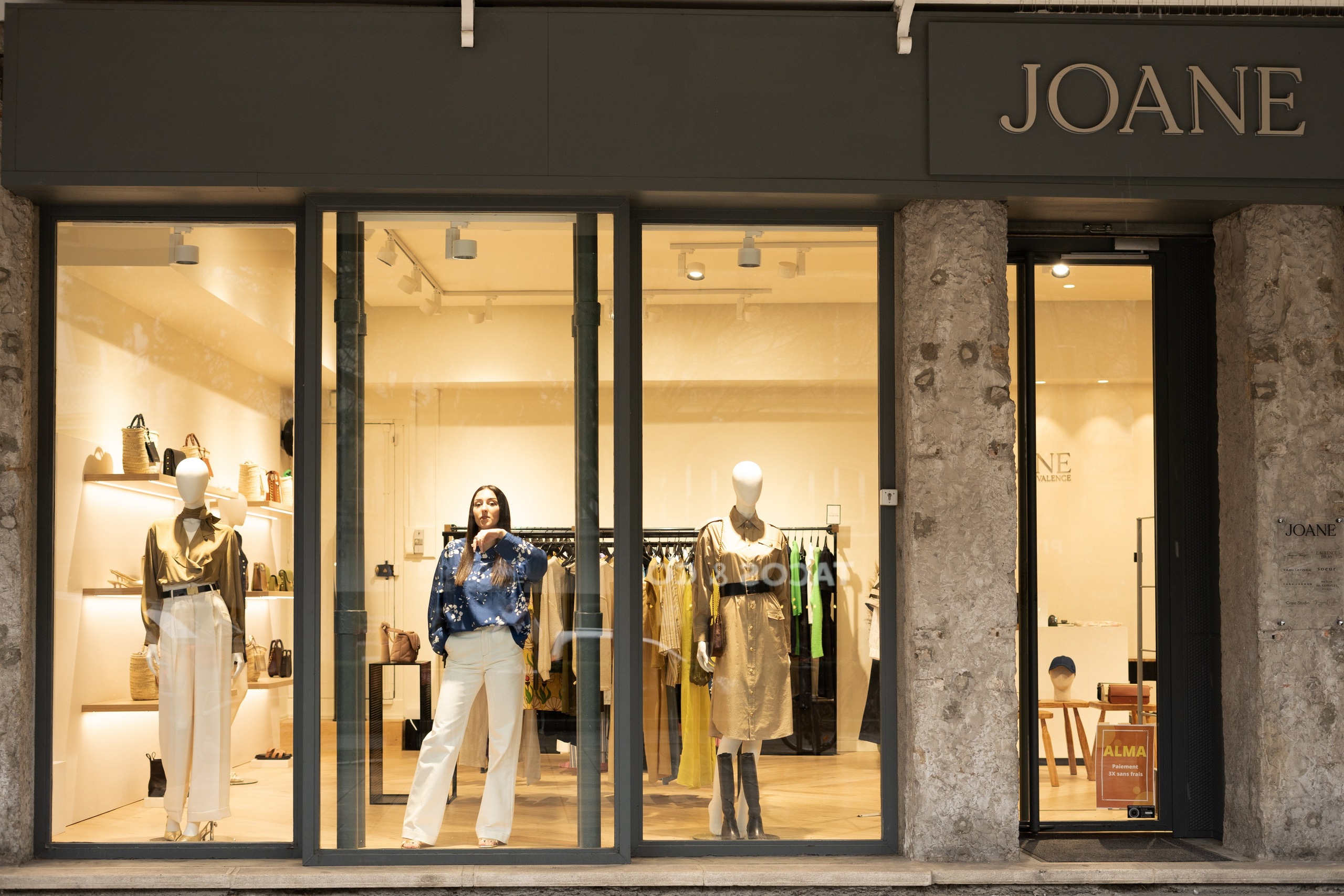 Magasin de vêtements JOANE. Petit trésor photos de famille, grossesse et nouveau-né à Roanne