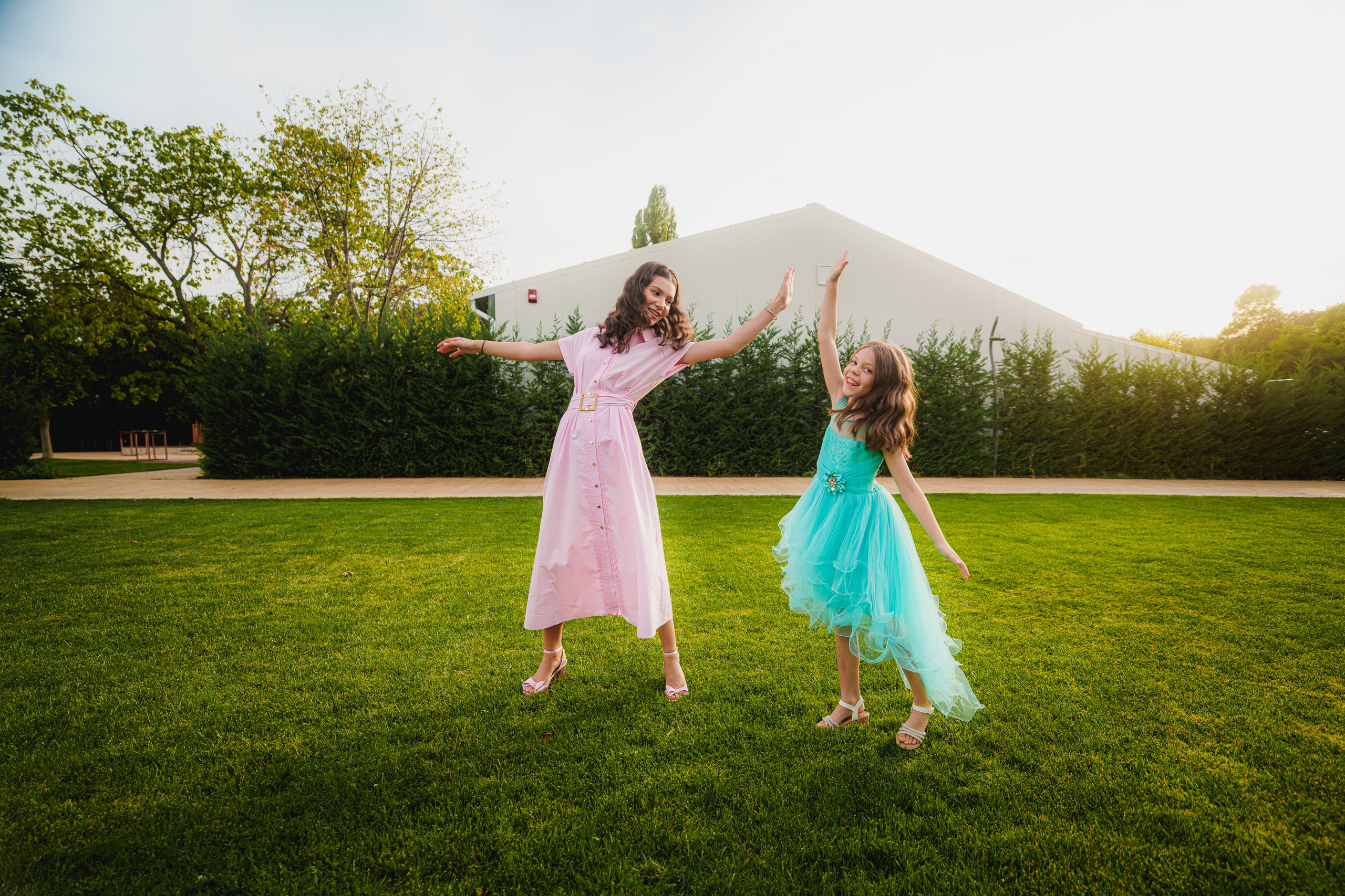 Ședința foto cu Ecaterina și Ilinca – portrete pline de zâmbete și emoție. Liviu Andrei - Fotograf