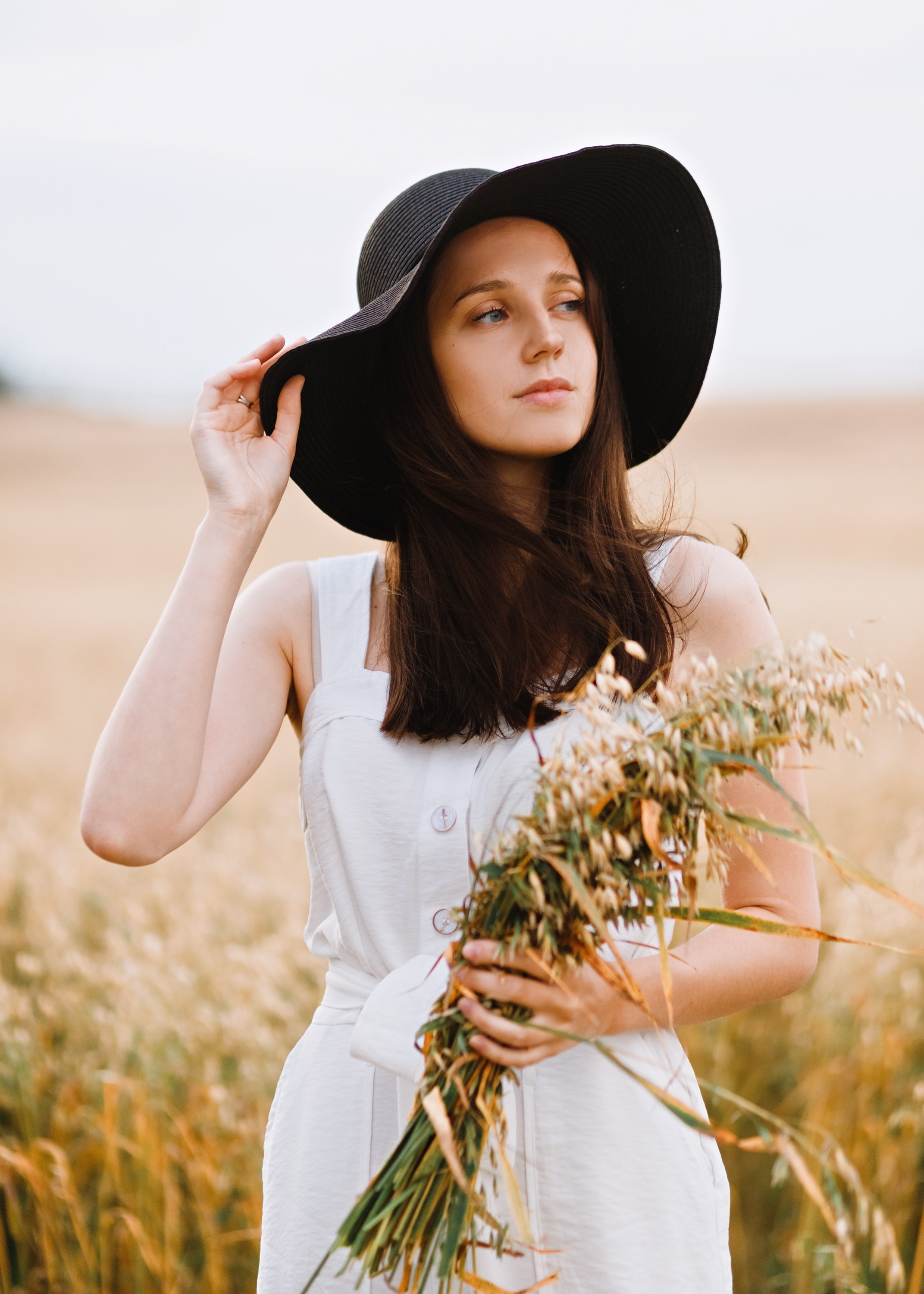 Katya | tenderness in the field. Kaja | fotograf psów we Wrocławiu