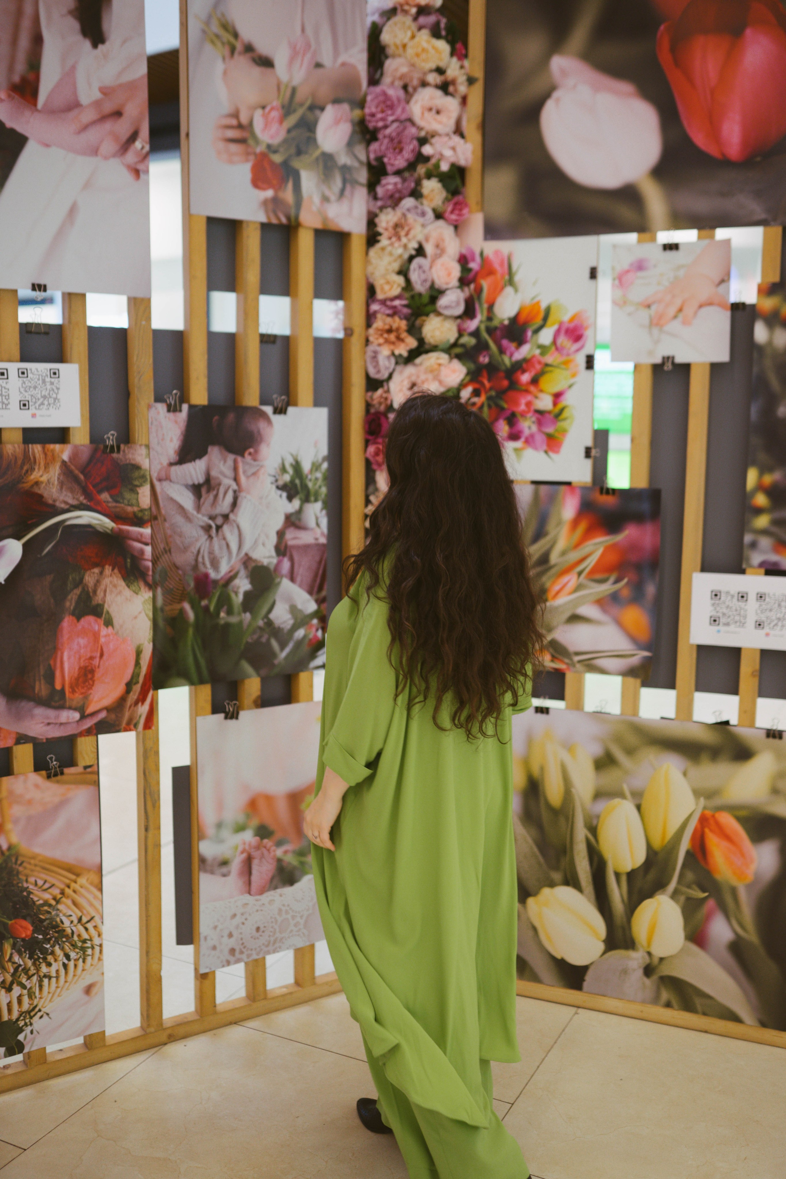 Expozitie Fotografie AFI BRASOVA fi Primăvară: Manifest Vizual despre Viață | Mădălina Beda. Madalina Beda- Artist vizual, fotograf, doula la nastere, consultant babywearing Brasov si in toata tara