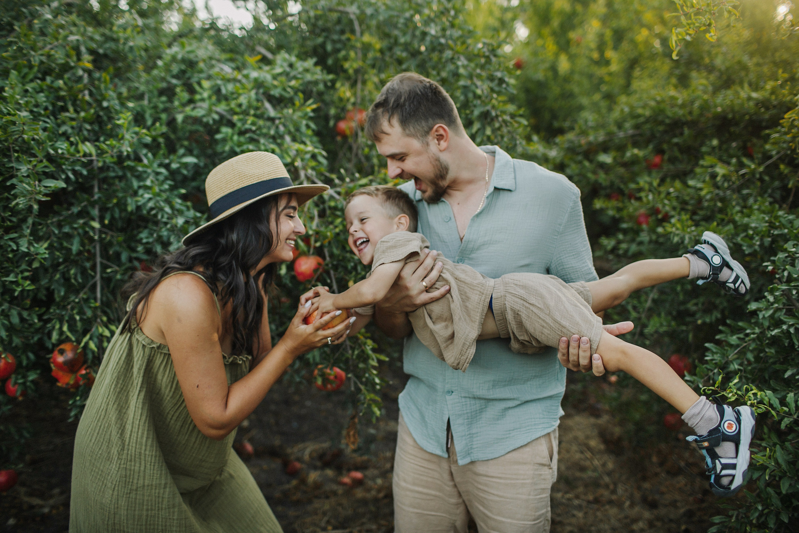 Binyamina garden. Family photographer in Israel