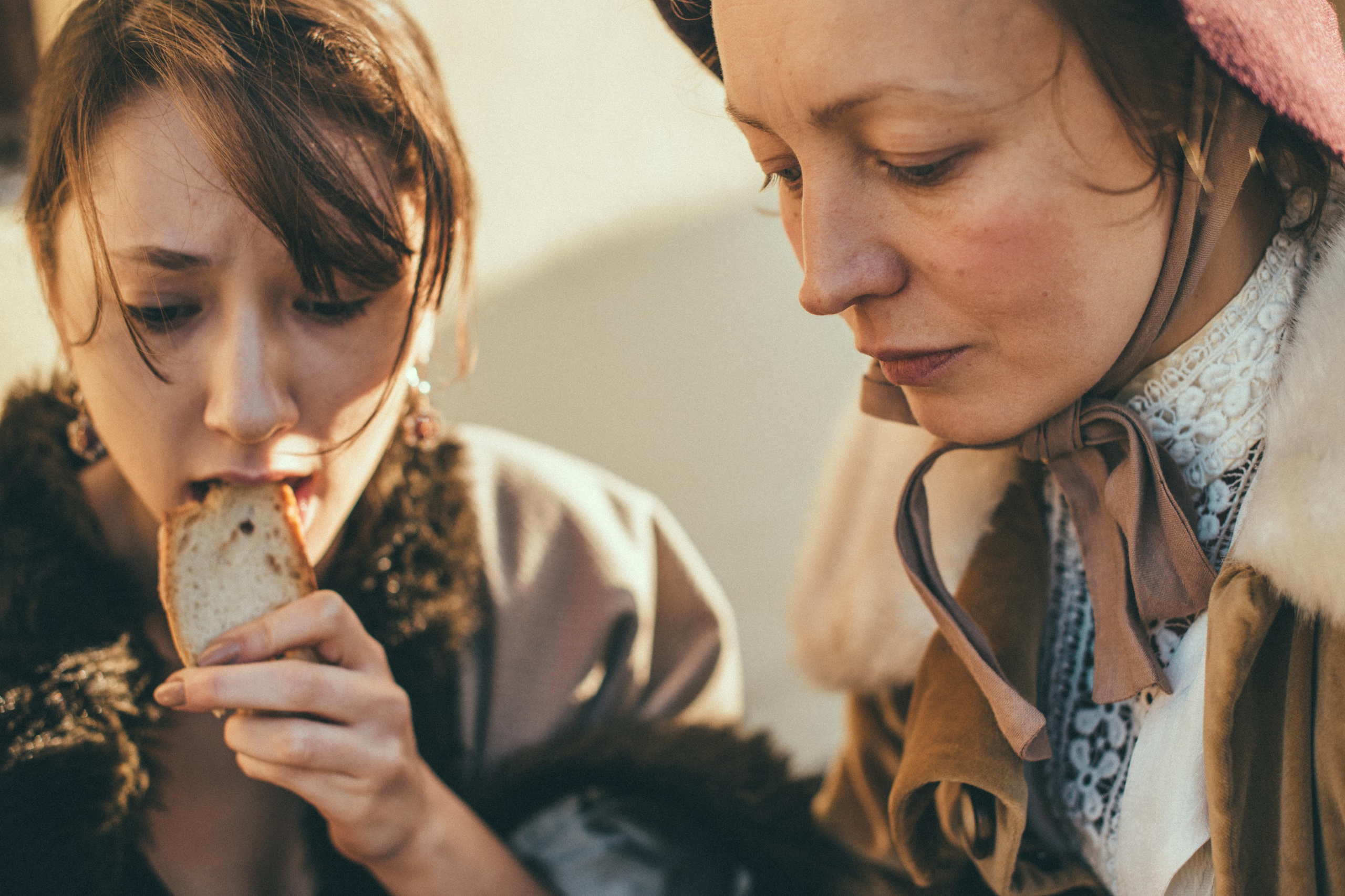 Творческий проект в Стамбуле: «Русские эмигранты. Связь времён». Лайфстайл фотограф в Стамбуле Анатолий. Фотосессии на крышах с чайками