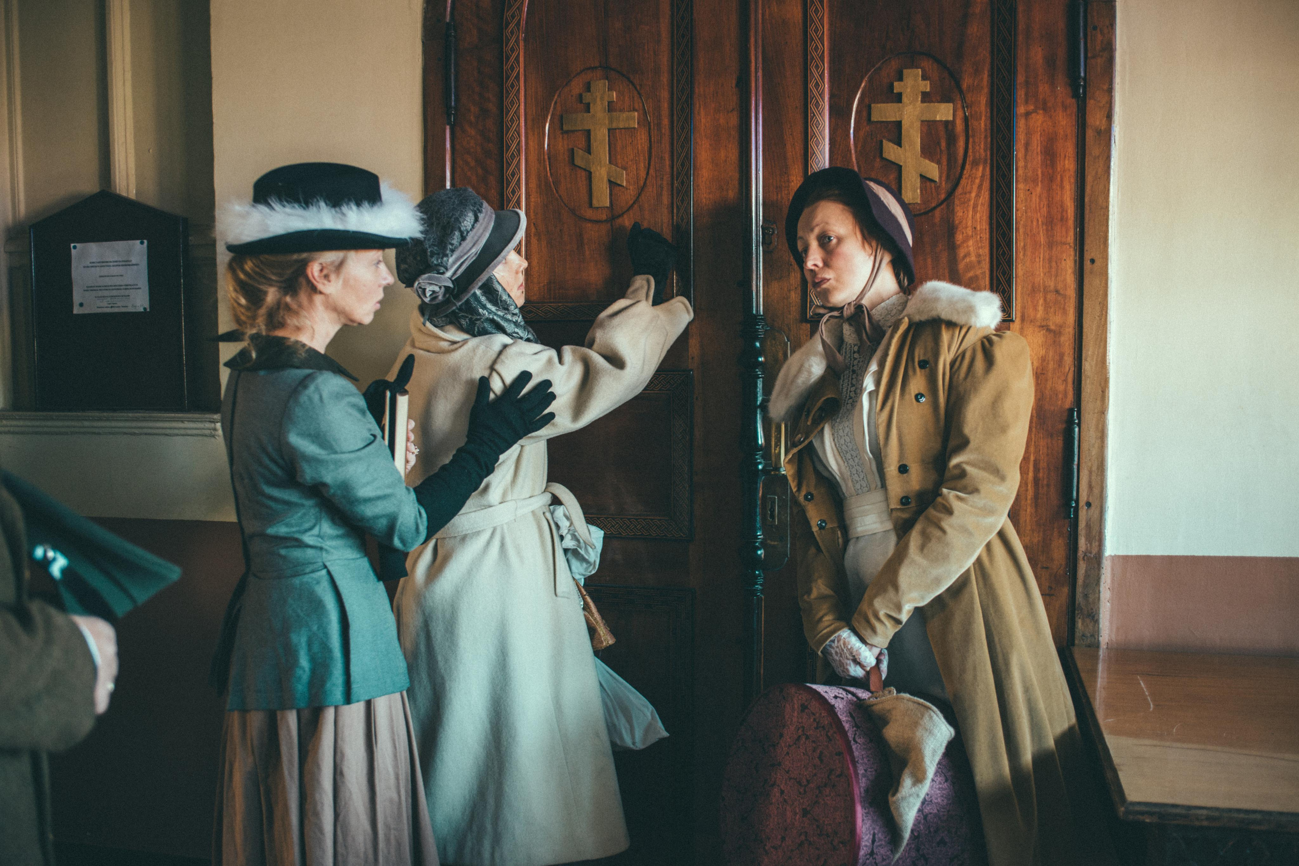 Творческий проект в Стамбуле: «Русские эмигранты. Связь времён». Лайфстайл фотограф в Стамбуле Анатолий. Фотосессии на крышах с чайками