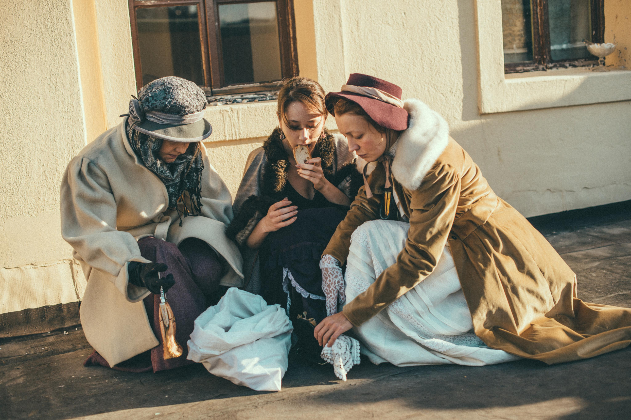 Творческий проект в Стамбуле: «Русские эмигранты. Связь времён». Лайфстайл фотограф в Стамбуле Анатолий. Фотосессии на крышах с чайками