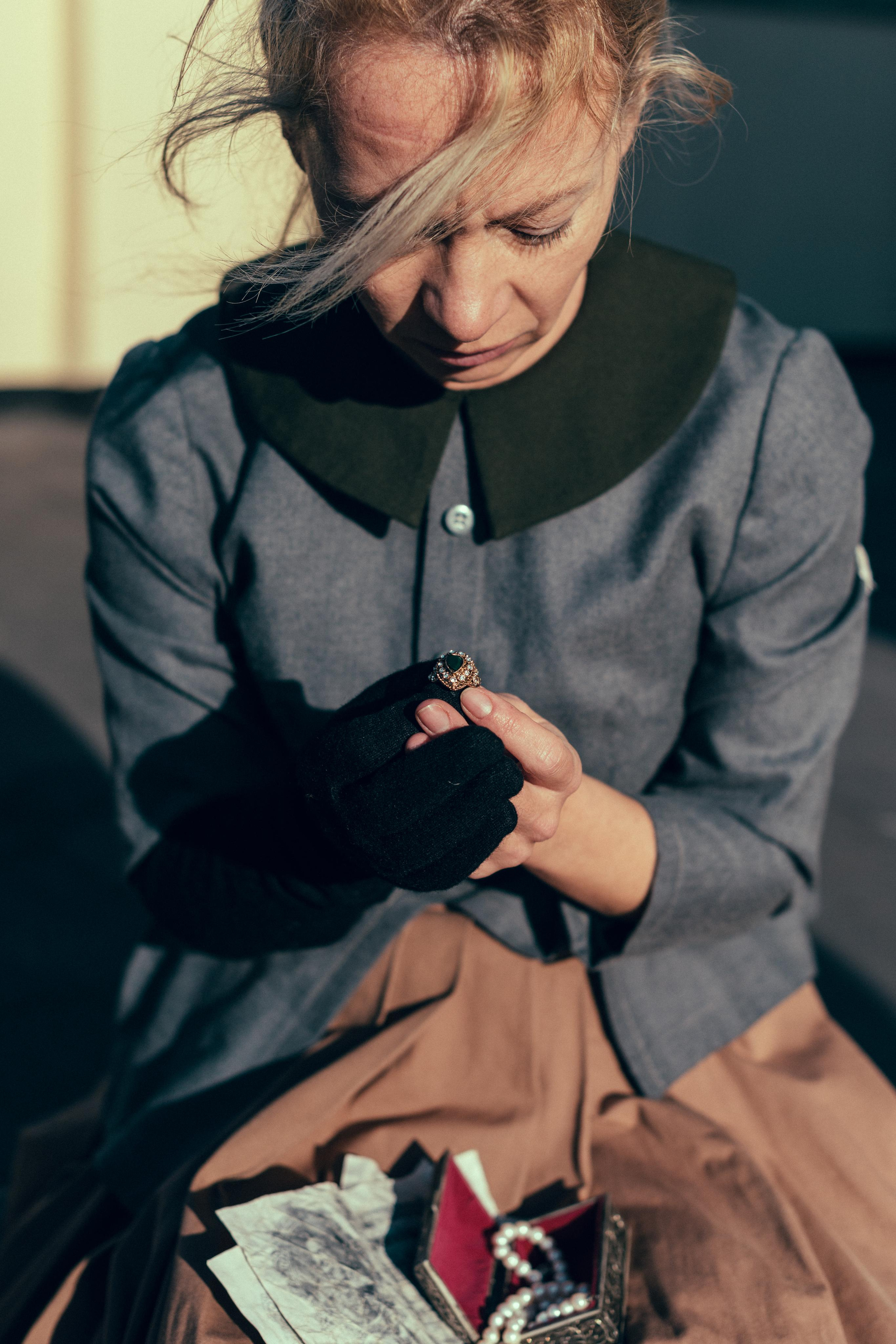 Творческий проект в Стамбуле: «Русские эмигранты. Связь времён». Лайфстайл фотограф в Стамбуле Анатолий. Фотосессии на крышах с чайками