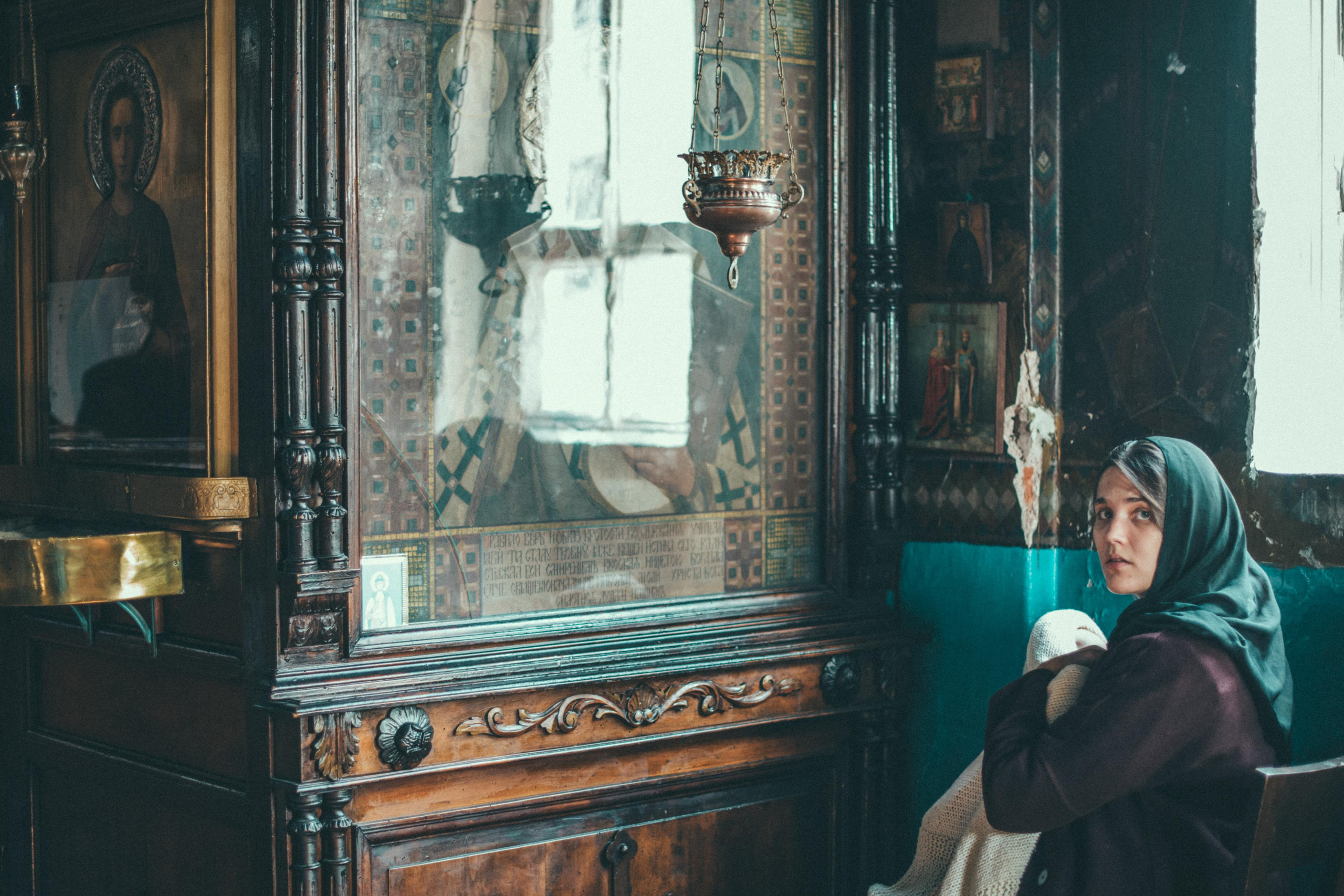 Творческий проект в Стамбуле: «Русские эмигранты. Связь времён». Лайфстайл фотограф в Стамбуле Анатолий. Фотосессии на крышах с чайками