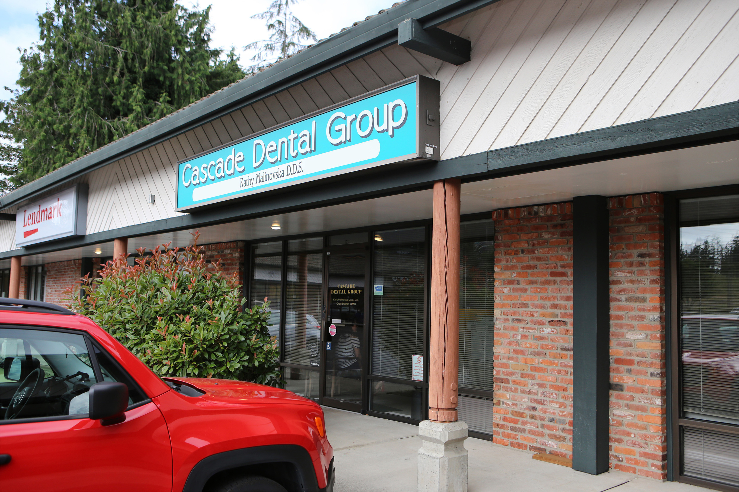 Dental clinic team. YuAnna studio. Family & Kids Photographer in Seattle area, located in