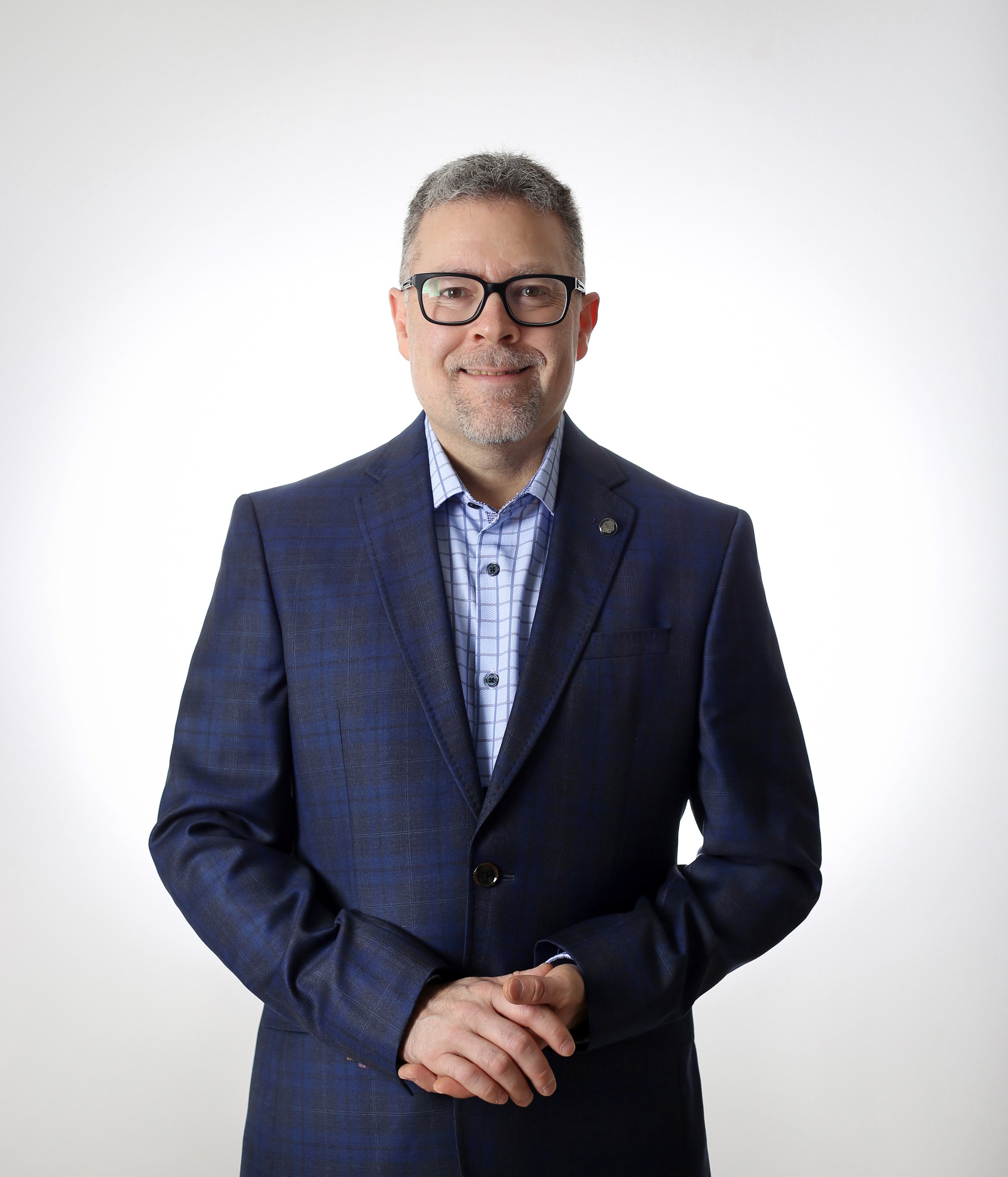 LinkedIn Photoshoot. YuAnna studio. Family & Kids Photographer in Seattle area, located in