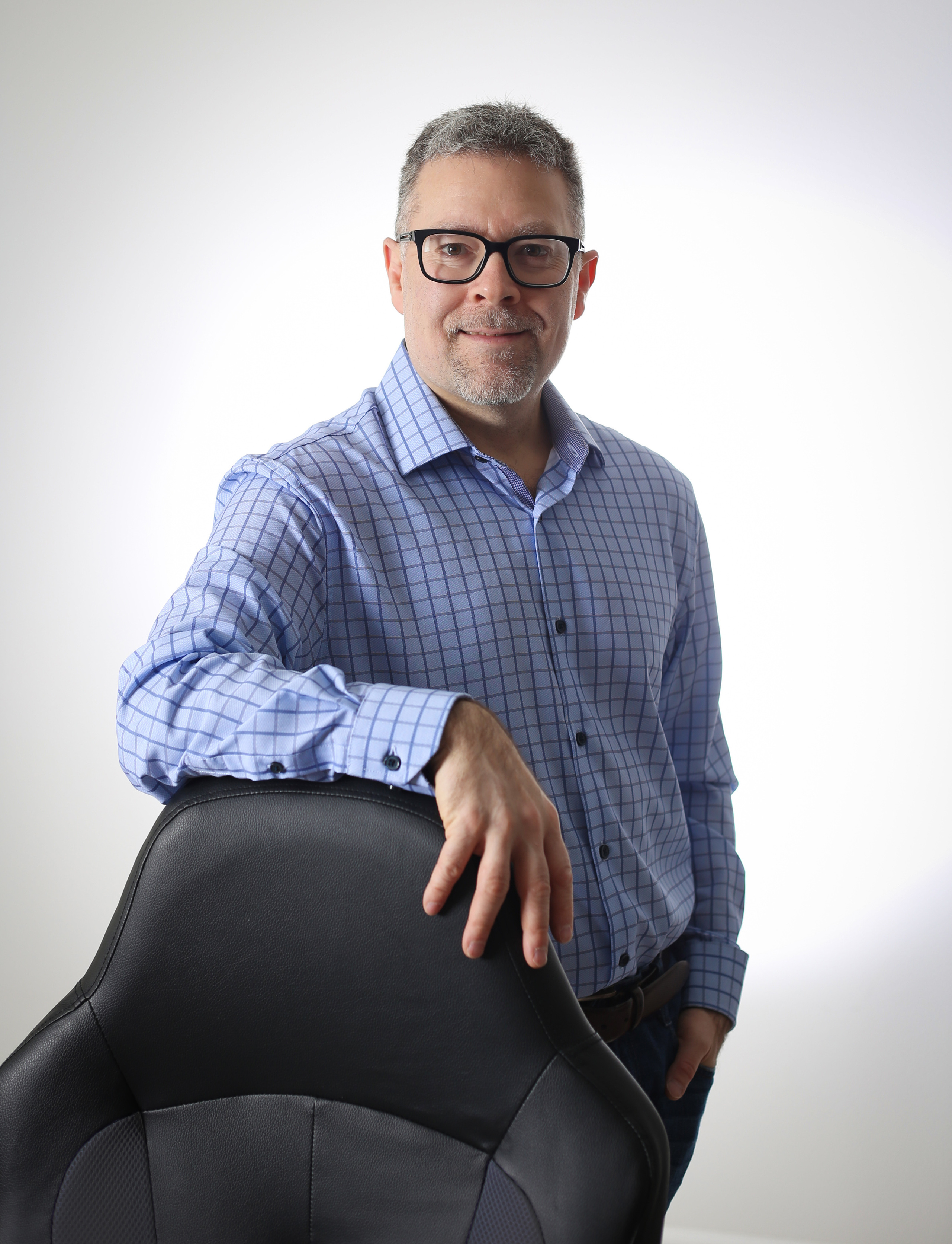 LinkedIn Photoshoot. YuAnna studio. Family & Kids Photographer in Seattle area, located in