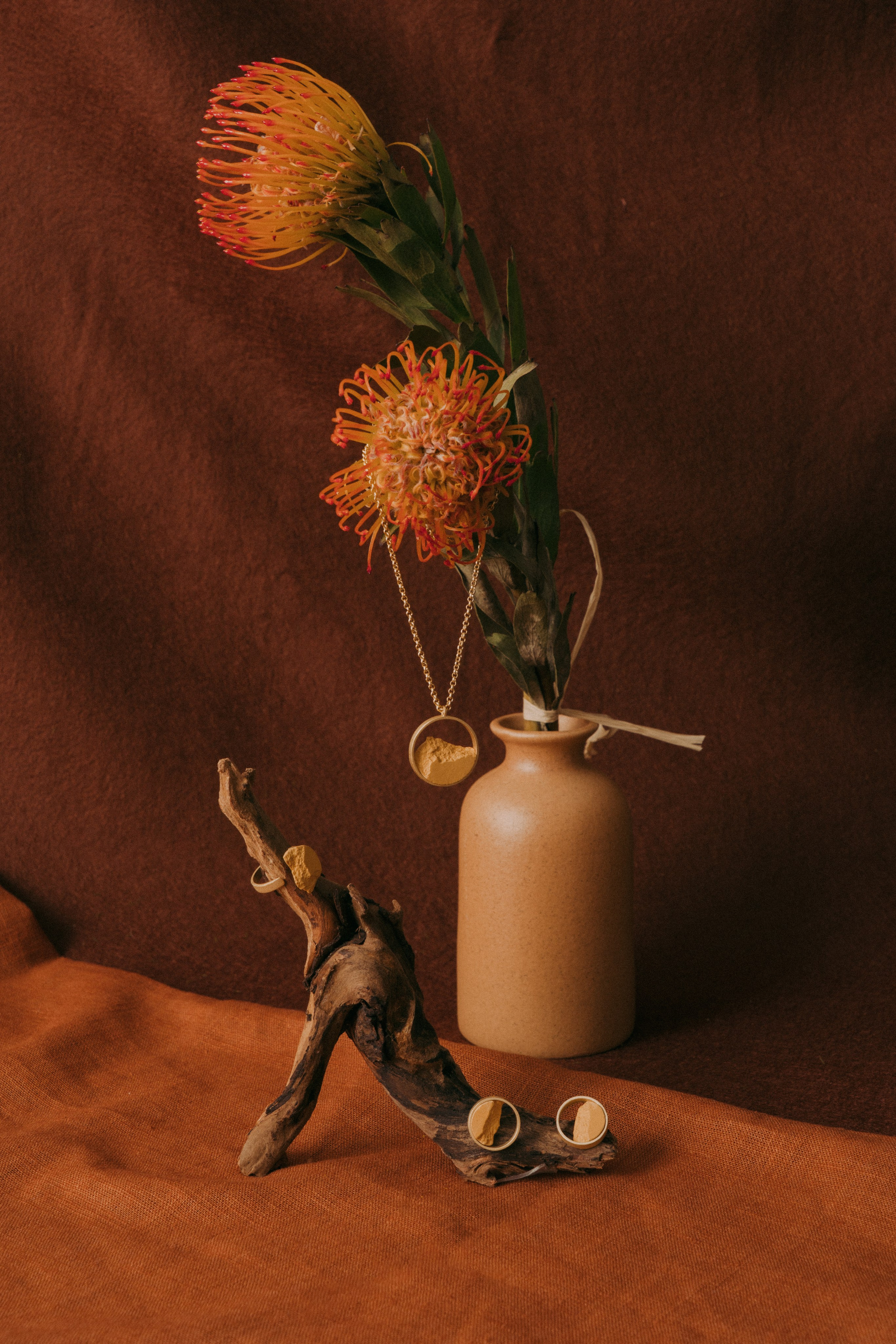 Joyería Lifestyle Barcelona: Fotografía de Marca DSNU. Creador de contenido visual en Barcelona | Dima Kit