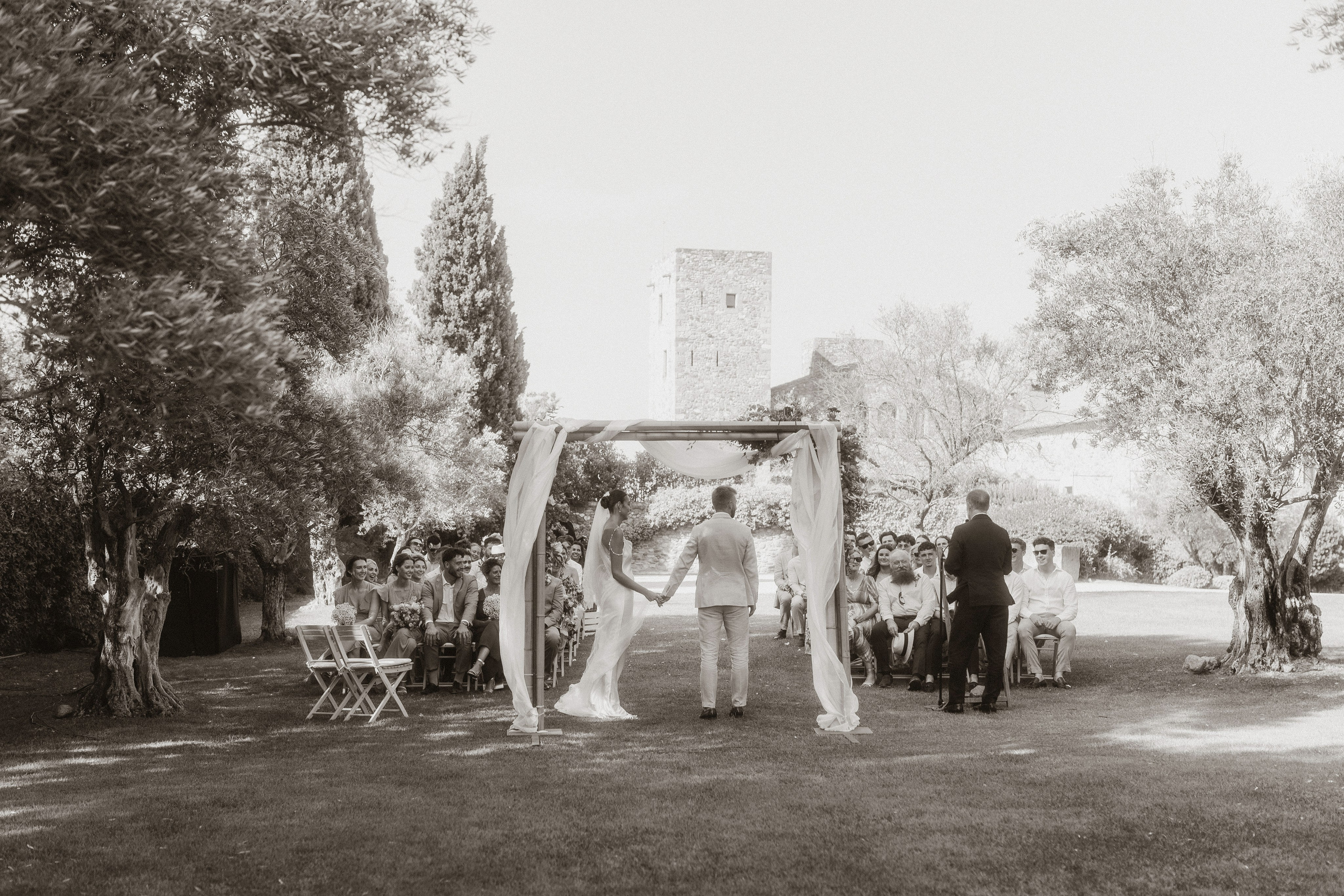 Lauren & Jamie. Hotel Castell d’Emporda. Paola fotógrafo / videografo de bodas en Barcelona