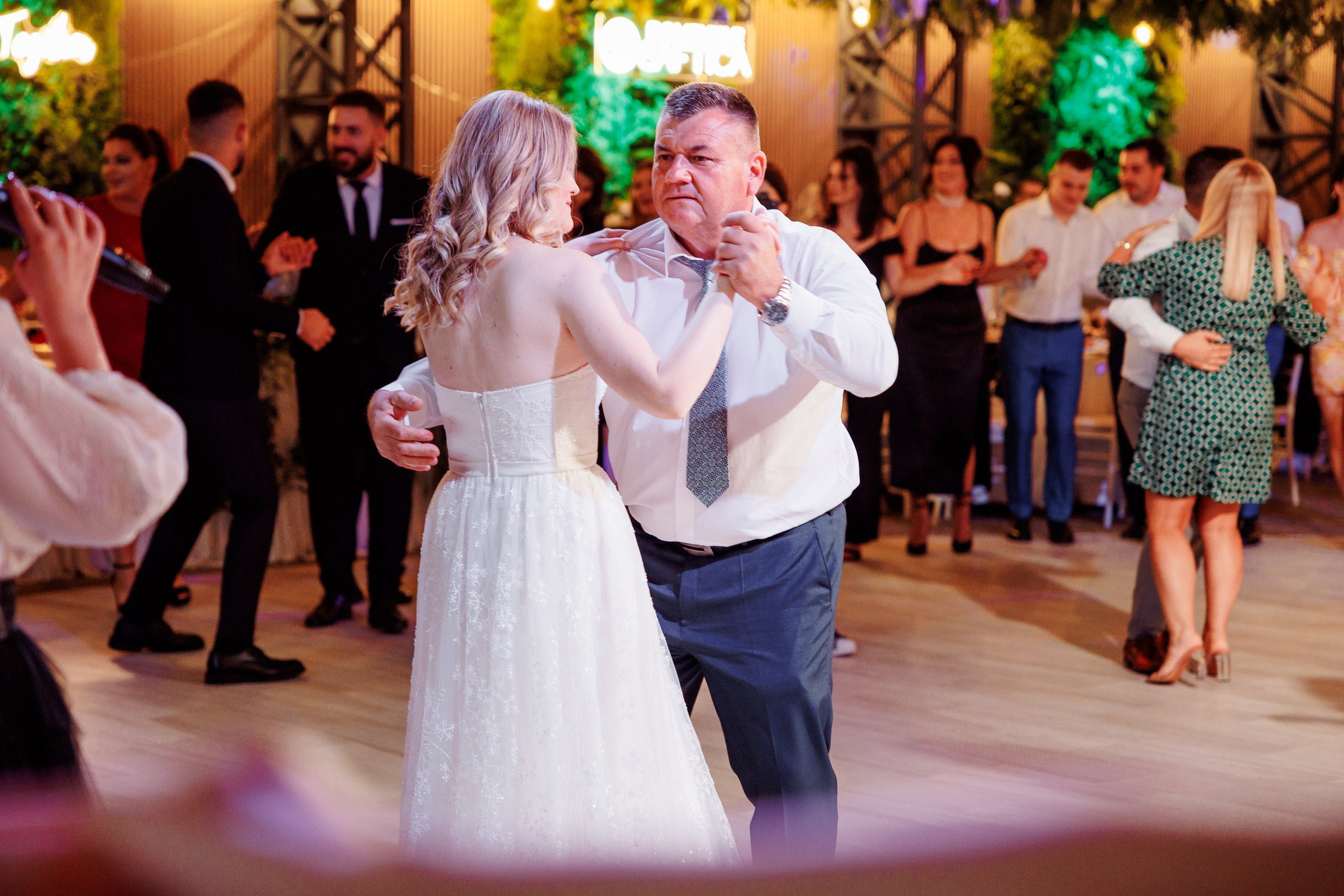 Raluca & Bogdan - Domeniile Saftica. MDimaFotoStudio. Fotograf de nuntă, evenimente private și de familie