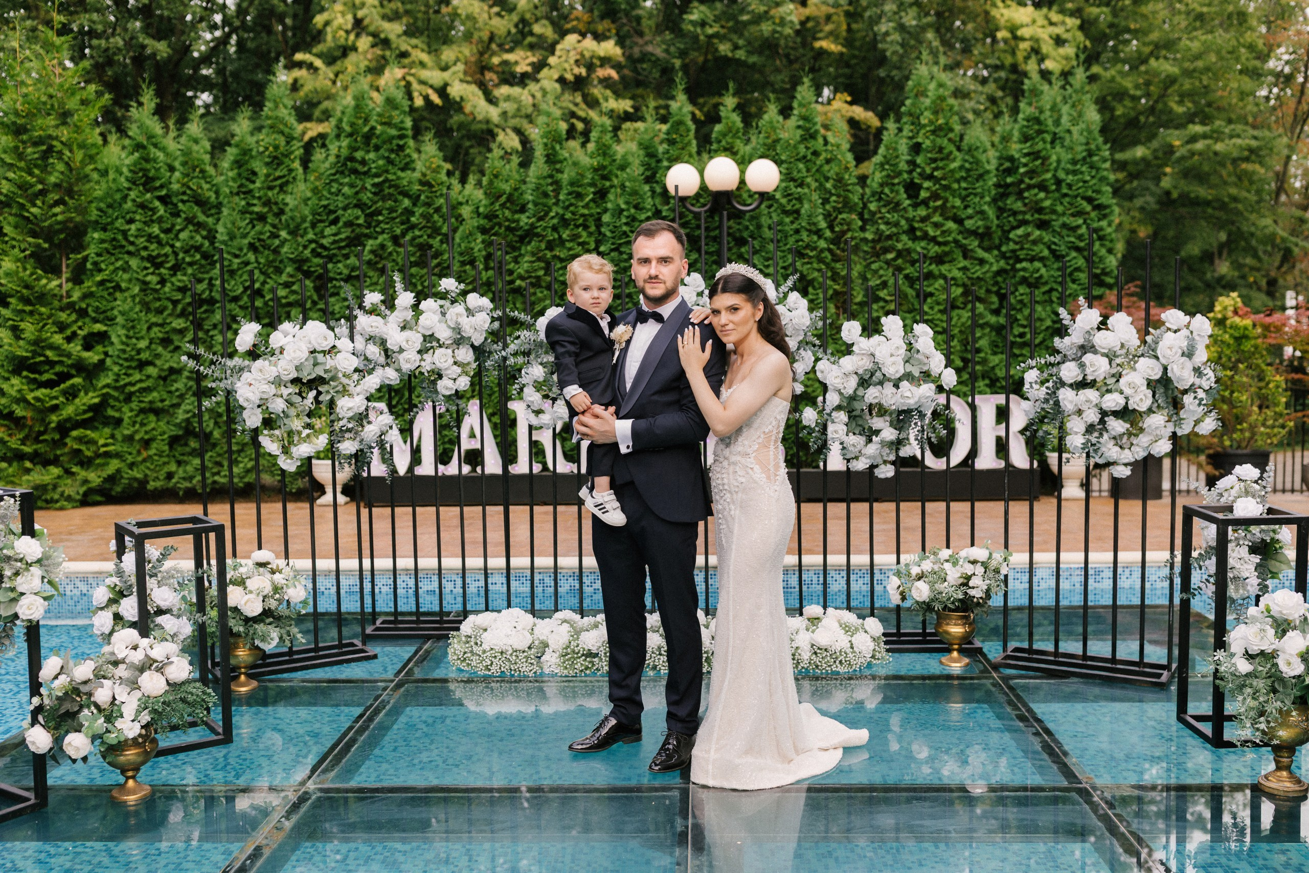 1. Mireasa Adriana în timpul pregătirilor de nuntă în Tudora Botoșani2. Costumul mirelui Ionuț fotografiat artistic în ziua nunții3. Prietenii mirelui la tradițiile de nuntă în Tudora4. Bărbieritul mirelui în cadrul obiceiurilor tradiționale de nuntă5. Fotografii de familie la biserică în ziua nunții6. Portret de familie cu mirii și copilul lor la nunta din Botoșani7. Primul dans al mirilor la Mariage Dor Baisa Botoșani8. Decor elegant de nuntă la Mariage Dor Baisa9. Emoții și tradiții la nunta din Tudora județul Botoșani10. Fotograf profesionist de nuntă în Botoșani surprinzând momente autentice - otograf-nunta-botosanifotograf-evenimente-botosanifotograf-profesionist-botosanifotograf-nunta-tudoranunta-tudora-botosanisedinta-foto-nunta-botosanipoze-nunta-botosanifotografii-nunta-tudorafotograf-cununie-religioasa-botosanibiserica-sfintii-imparati-constantin-si-elena-tudoramariage-dor-baisa-botosanirestaurant-nunta-botosanidansul-mirilor-mariage-dorpregatiri-mire-botosanipregatiri-mireasa-botosanitraditii-nunta-moldovaobiceiuri-nunta-tudorafotograf-familie-nunta-botosaniportret-miri-botosanigalerie-foto-nunta-botosanialbum-foto-nunta-botosaninunta-eleganta-botosaninunta-cu-traditii-botosanifotograf-premium-nunta-botosaniservicii-foto-video-botosanipoveste-de-nunta-botosanifotograf-documentar-nuntafotograf-natural-emotionalmiri-ionut-si-adriananunta-autentica-tudora -otograf-nunta-botosanifotograf-nunta-tudoranunta-tudora-botosanifotograf-evenimente-botosanifotograf-profesionist-botosaniservicii-foto-video-botosanigalerie-foto-nunta-botosanialbum-foto-nunta-botosani - nunta-autentica-botosaninunta-cu-traditii-botosanipoveste-de-nunta-botosanifotografii-emotionante-nuntamomente-autentice-nuntafotografie-documentara-nuntafotograf-natural-nunta- pregatiri-miri-tudorabiserica-tudora-botosanicununie-religioasa-tudoramariage-dor-baisa-botosanipetrecere-nunta-botosanivalsul-mirilor-botosani - alino-foto-studio-botosaniionut-si-adriana-nunta-tudorafotograf-alin-chirila-botosani