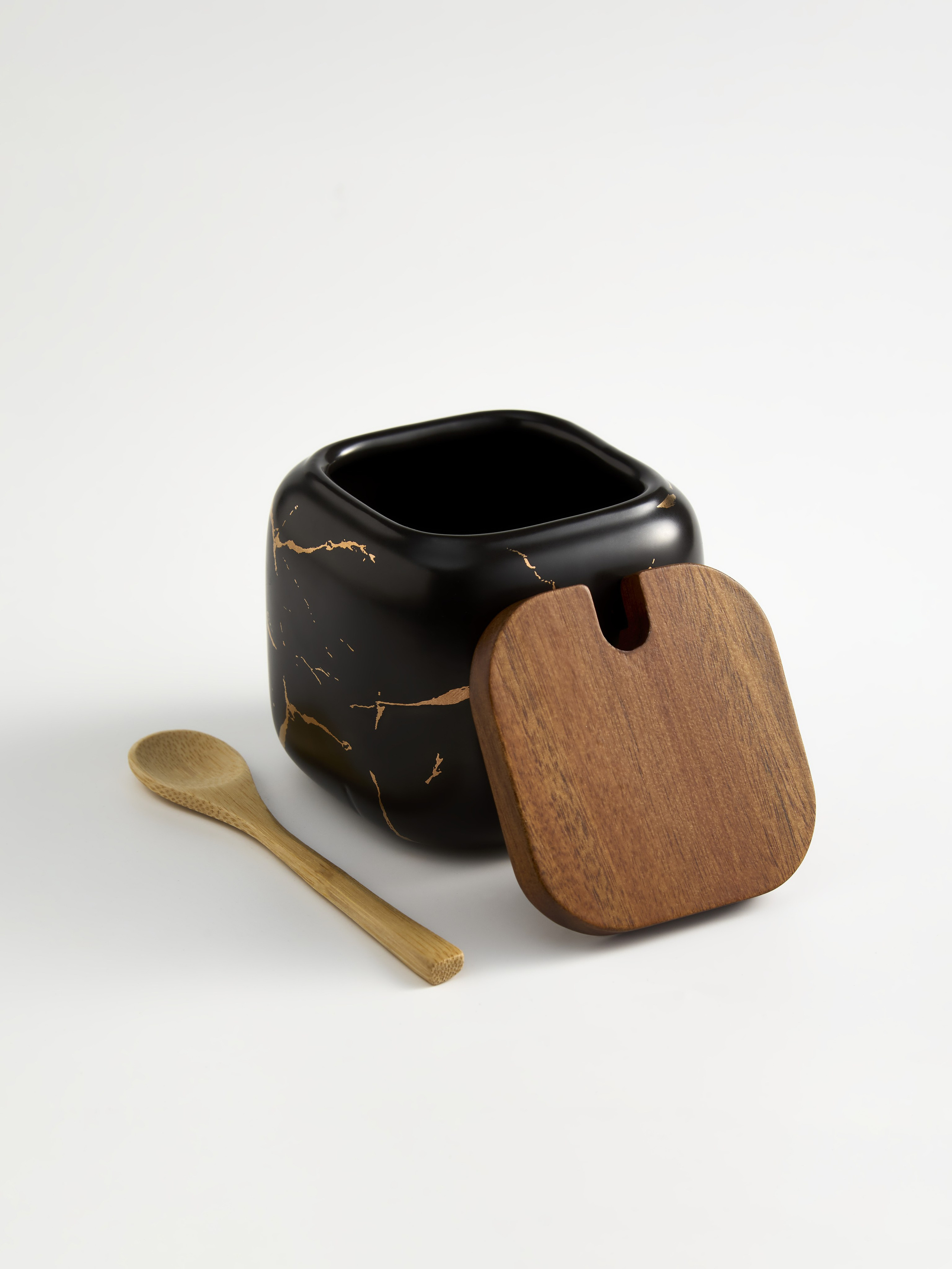 Кухня. Предметная фотосъемка в Алматы. Студия фото и видео съемки товаров