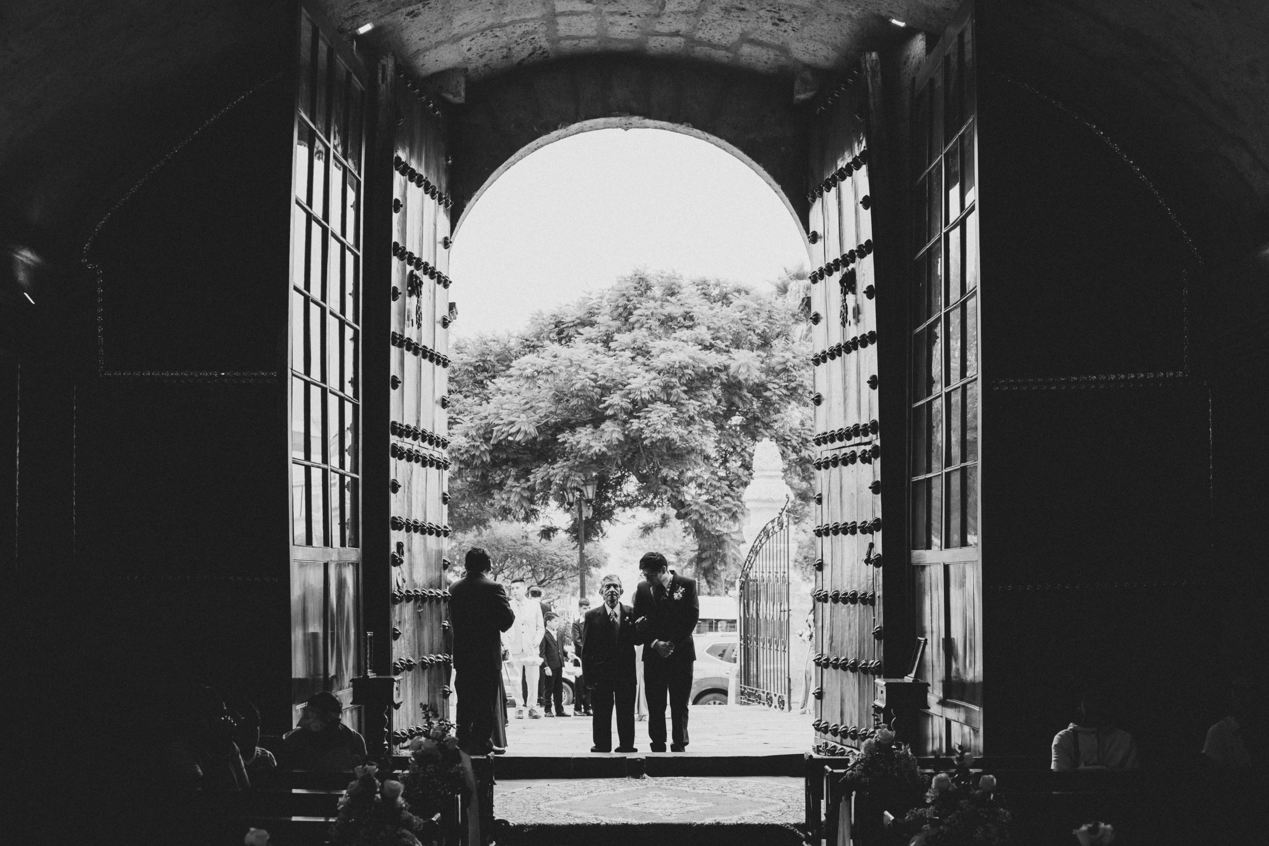 FERNANDO + MARIBEL | BODA RELIGIOSA. Studio KVTA | Fotografía y Video de Bodas en Arequipa