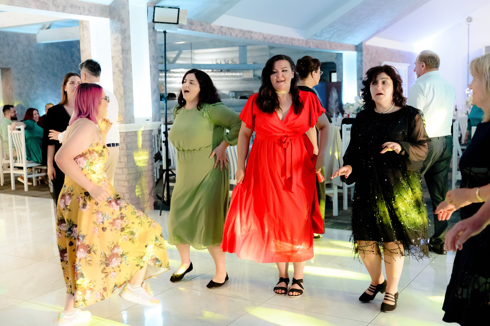 Ioana & Ionuț | Nuntă de poveste la Păstrăvăria Poiana din Mălini județul Suceava. Servicii foto-video profesionale, pentru momente de neuitat