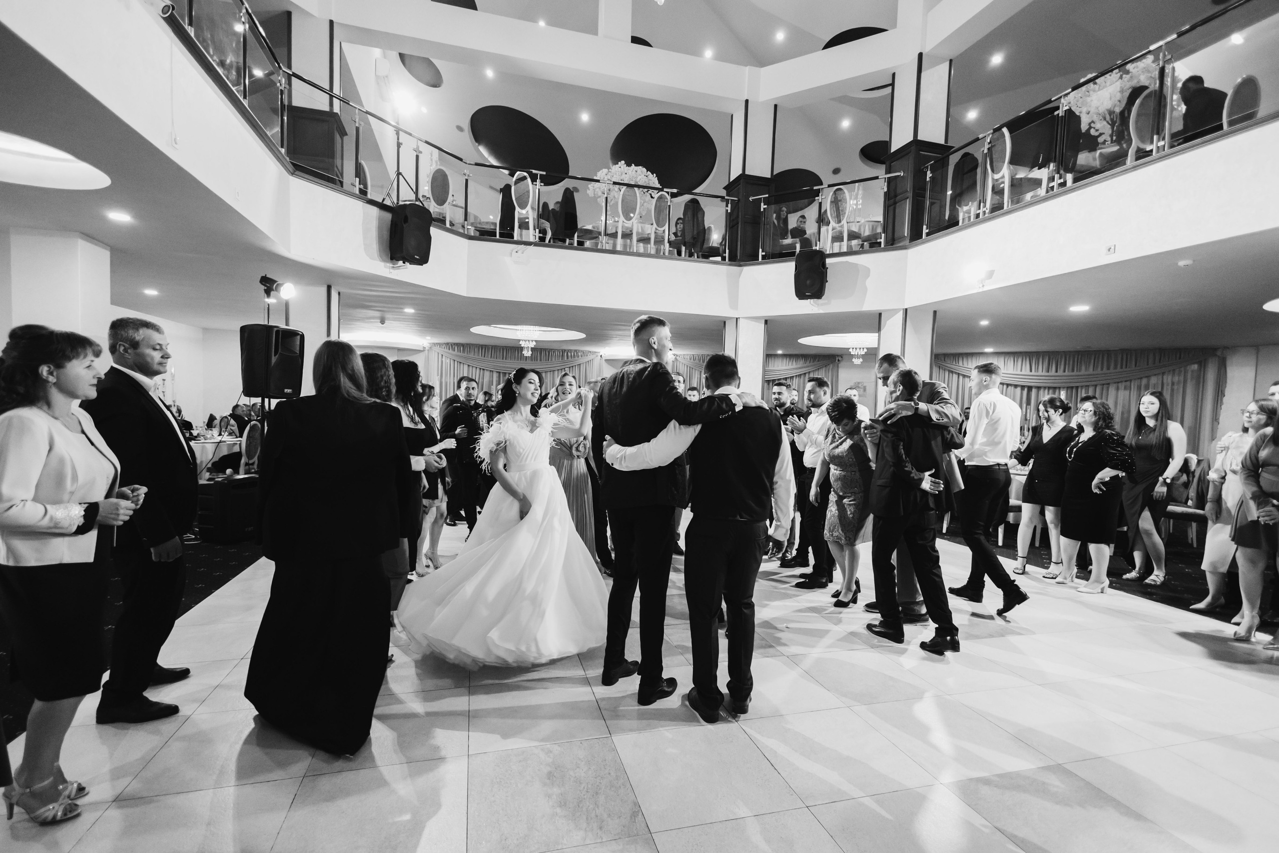 Loredana & Emilian – Ziua Nunții | Videografie - fotografie Botez Suceava, Iași, Botoșani. Servicii foto-video profesionale, pentru momente de neuitat