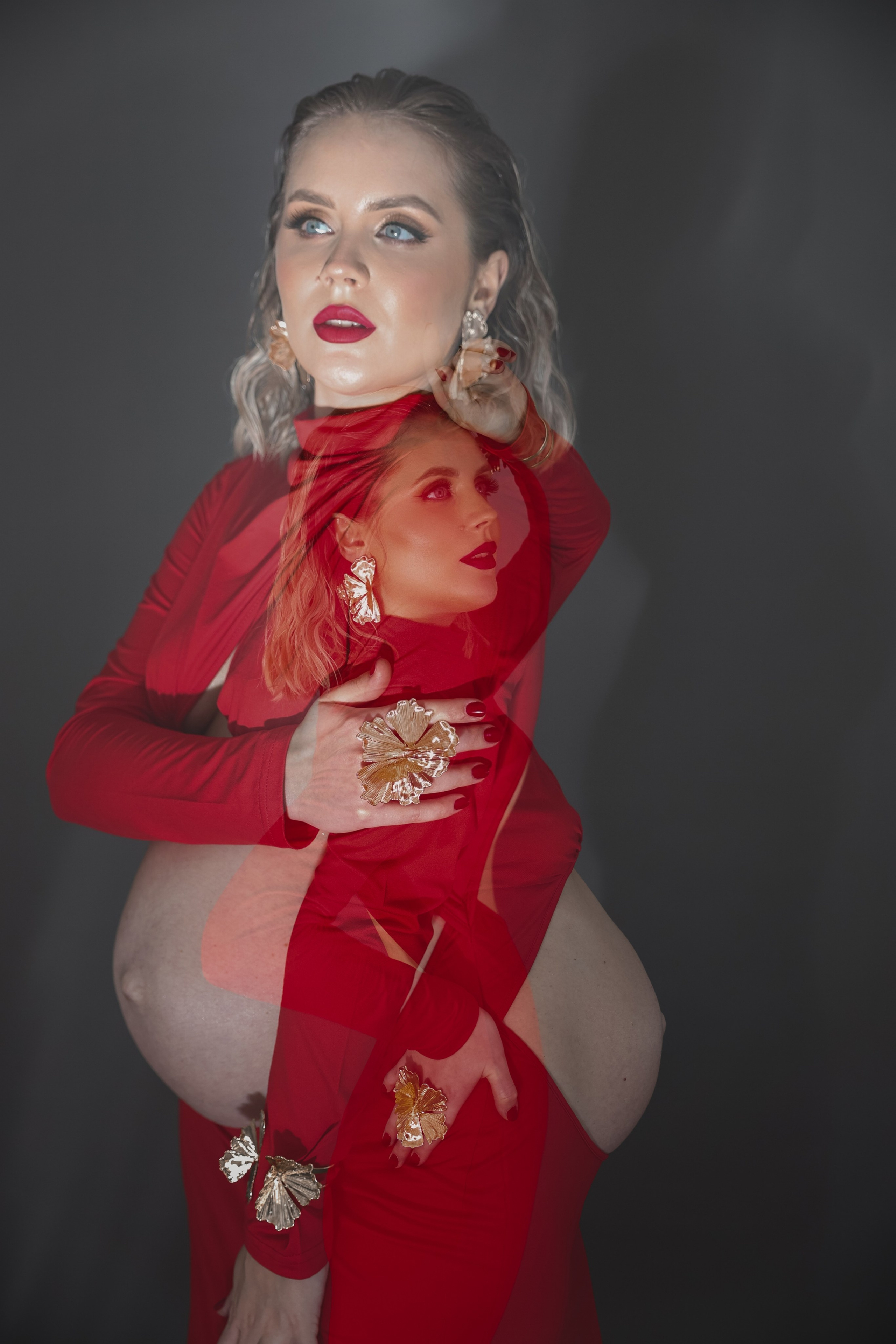 Babybauch Shooting im Fotostudio | Schwangerschaftsfotos in Bochum. Hochzeitsfotografin Bochum | Halyna Reiche Fotografie NRW