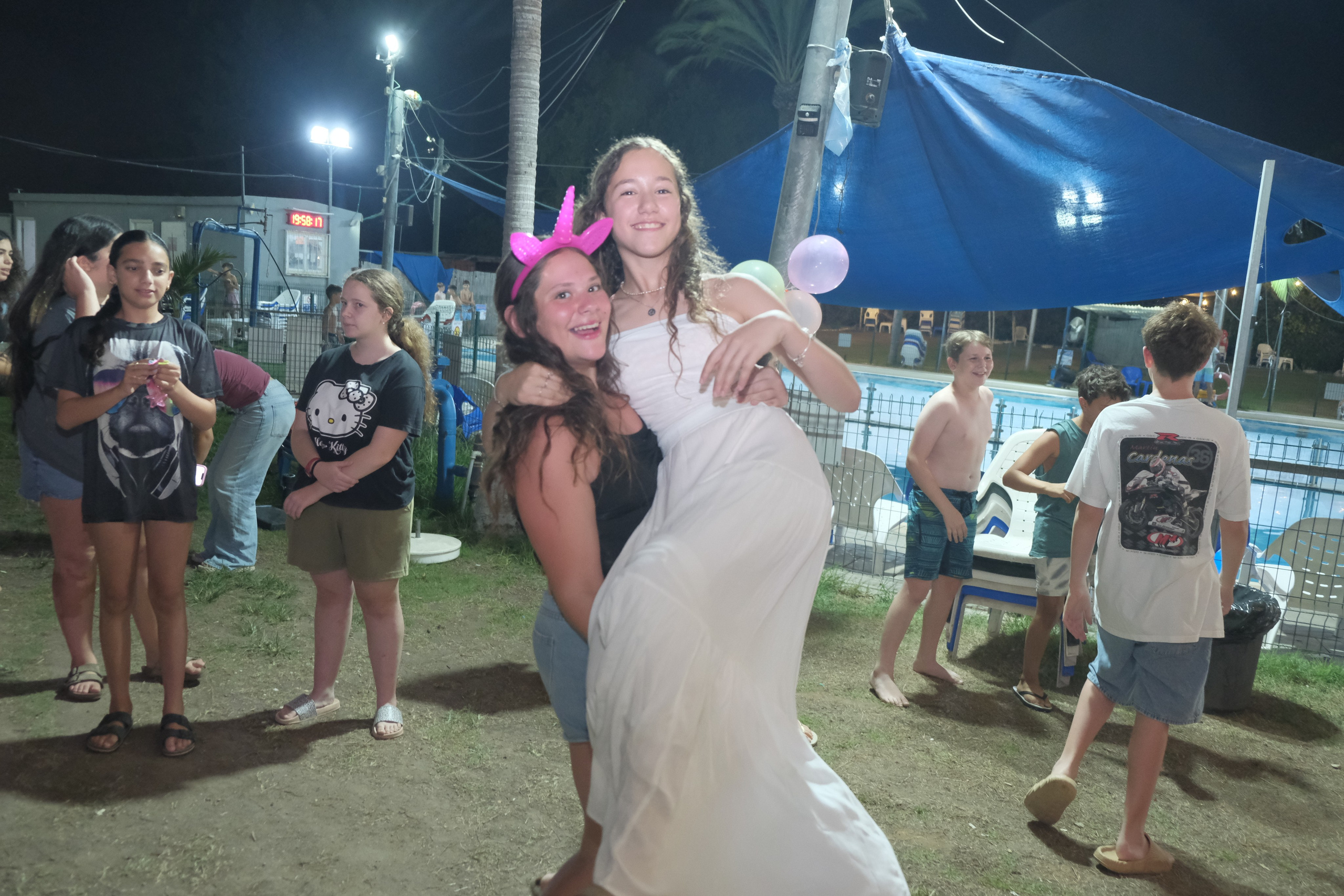 אלה חוגגת בת מצווה. Middle East Photo Agency — Photography & Event Magnets — סוכנות צילום והדפסת מגנטים לאירועים