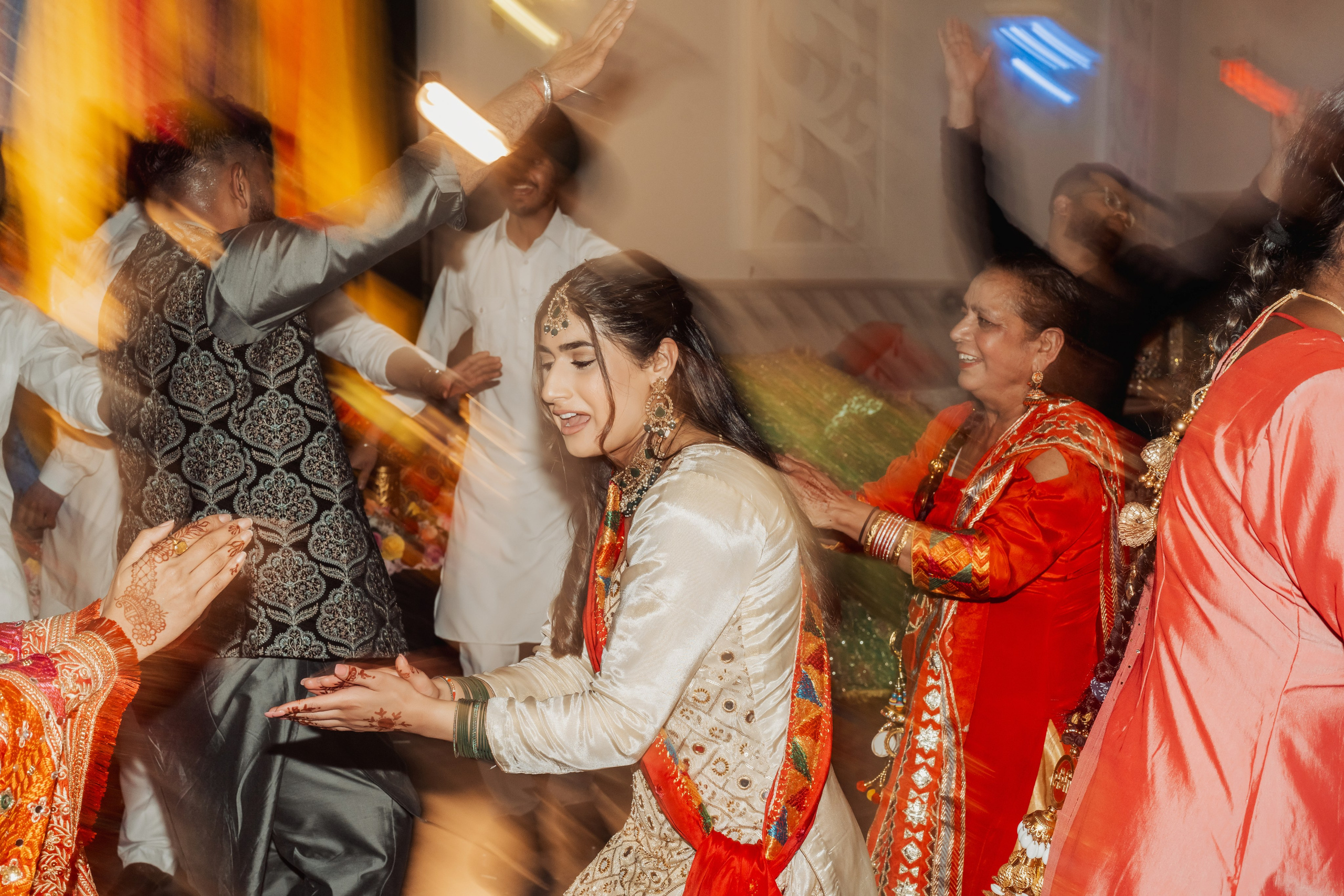 Gagan & Jasmeen. Wedding Photographer & Cinematographer studios