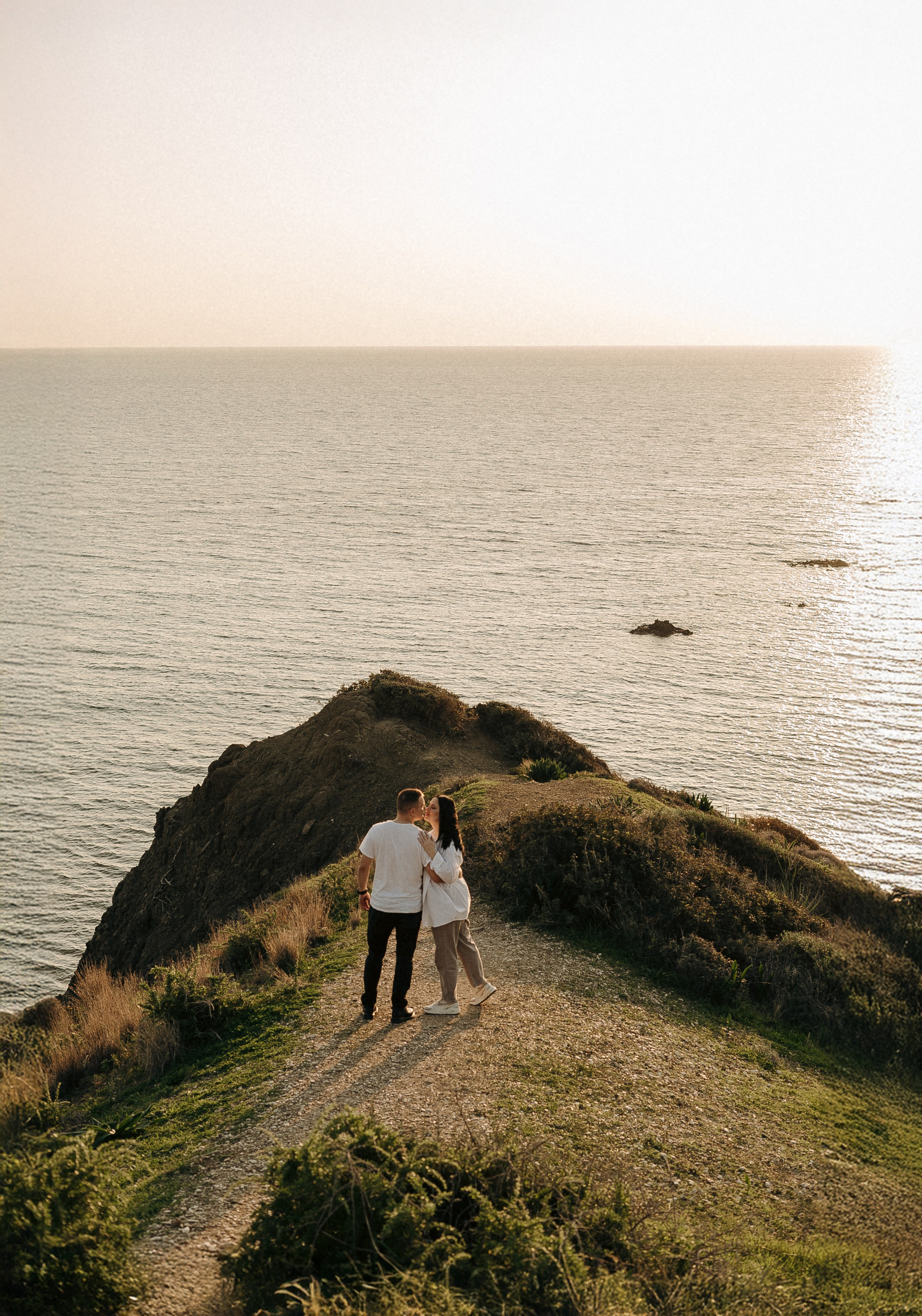 Фотосессия беременности на закате у Камня Афродиты | Maternity photoshoot at Aphrodite’s Rock. Портретный и семейный фотограф в Лимассоле Кипр Анна Руссу