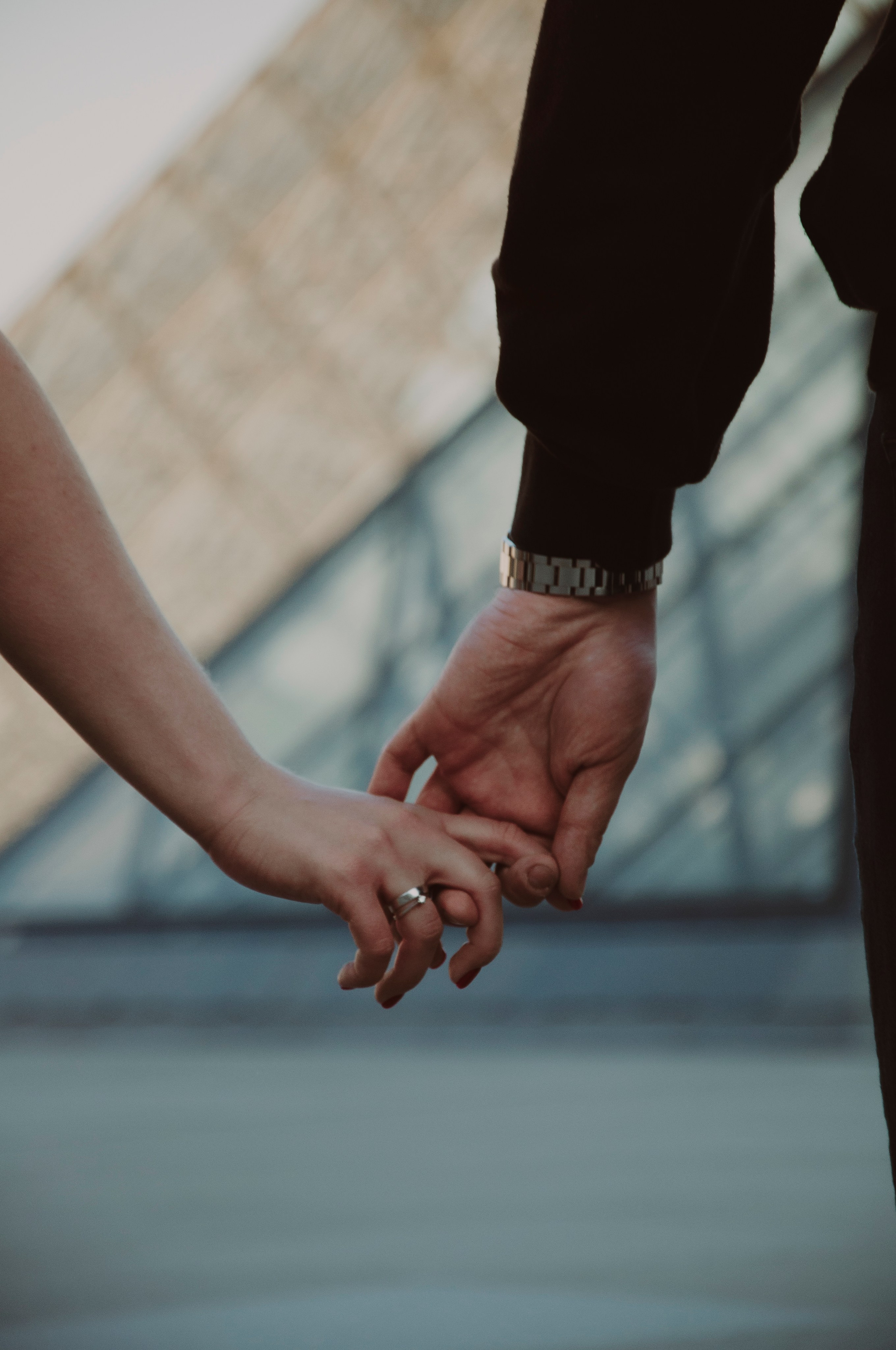 Couple photoshoot near the Louvre. Paris photographer — Polina Osipova