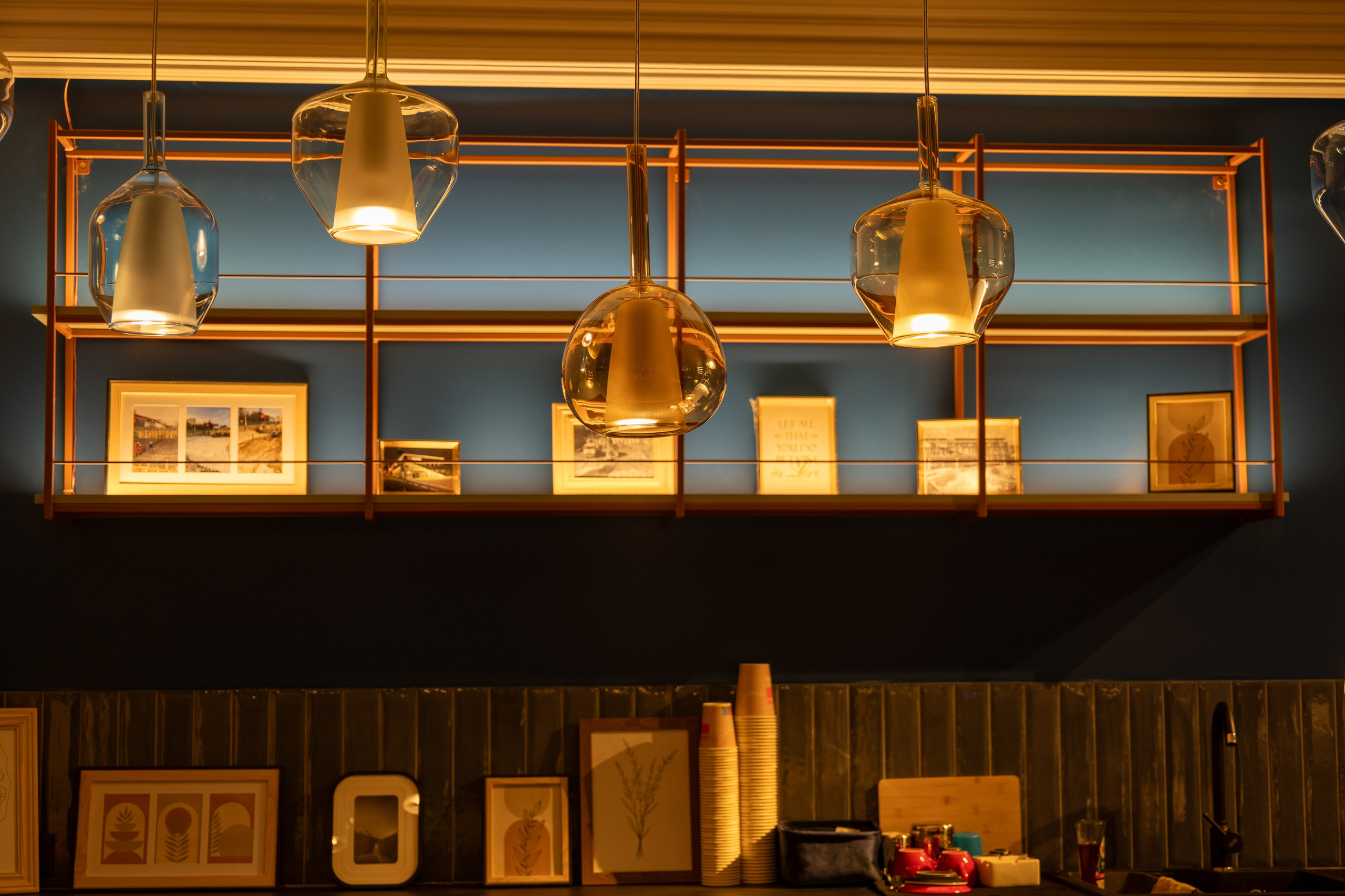 Cafenea “Monte Carlo” Buhuși. Fotograf. Lucrez cu oameni, produse și spații. Portret și fotografie creativă. Bacău, România. Lidia Savinoiu