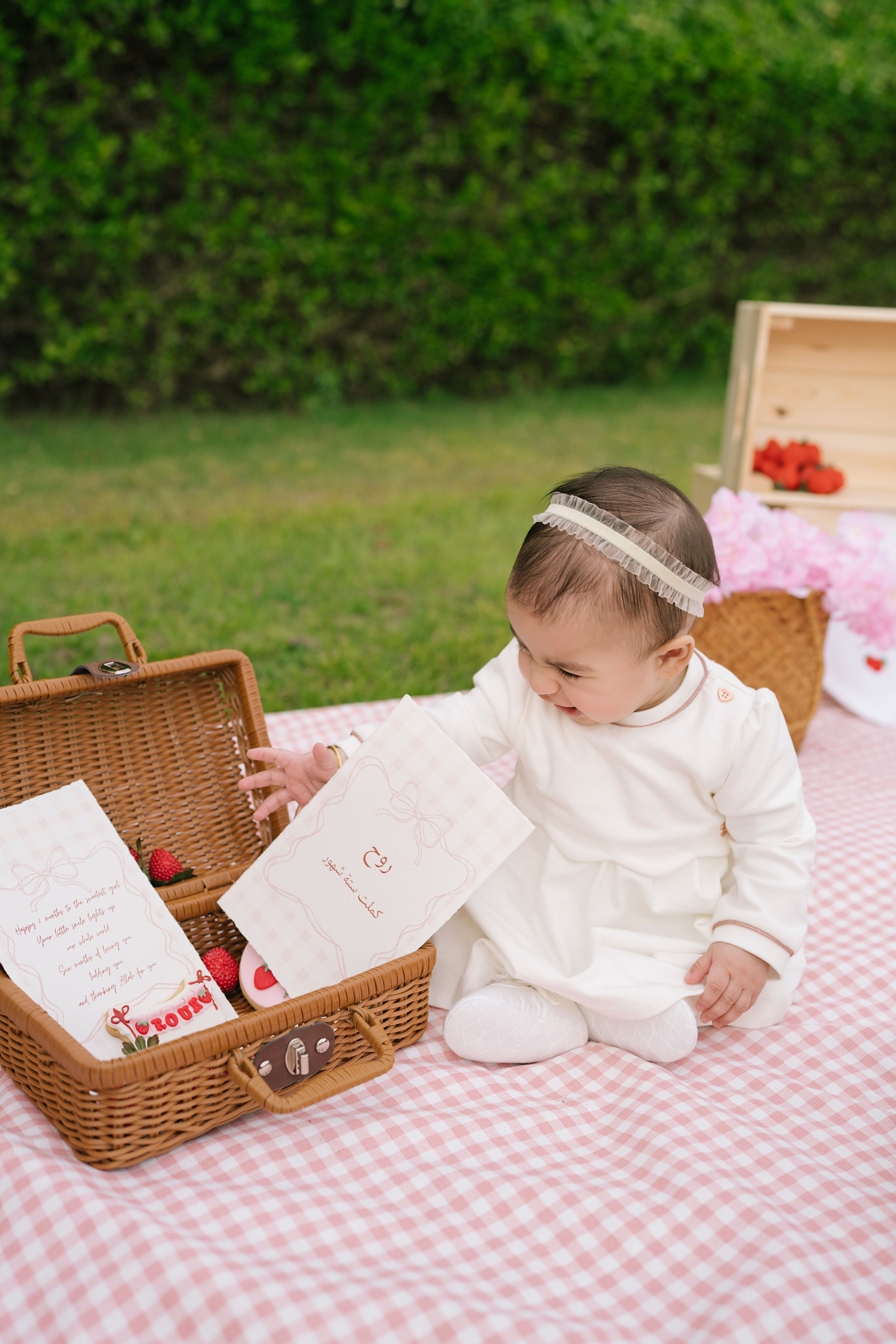 SITTER PHOTOGRAPHY. Newborn, Sitter and Cake Smash Photographer in Doha, Qatar