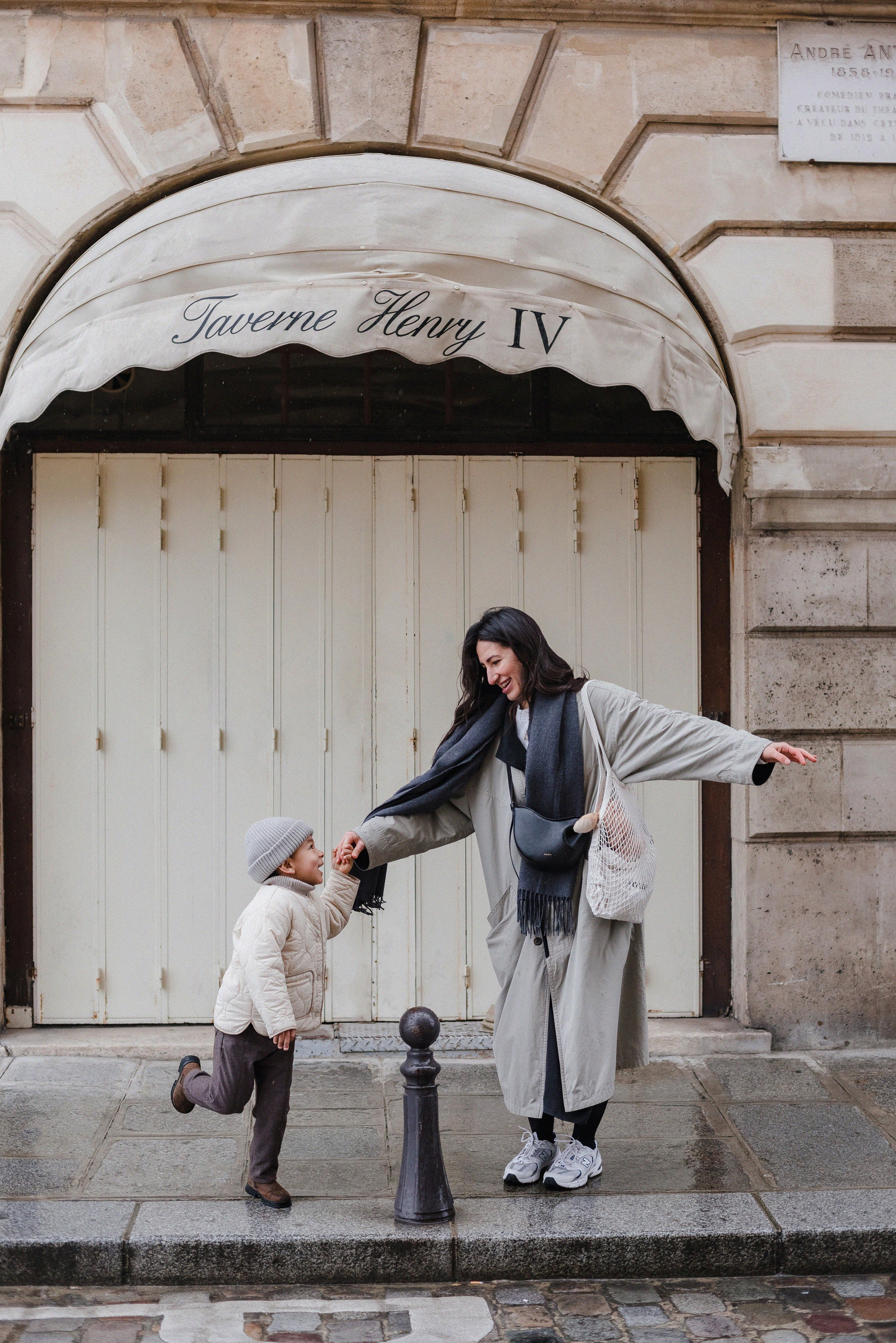 Mother and son session. Timeless Paris moment. Ksenia Marchand/ Lifestyle photographer in Paris