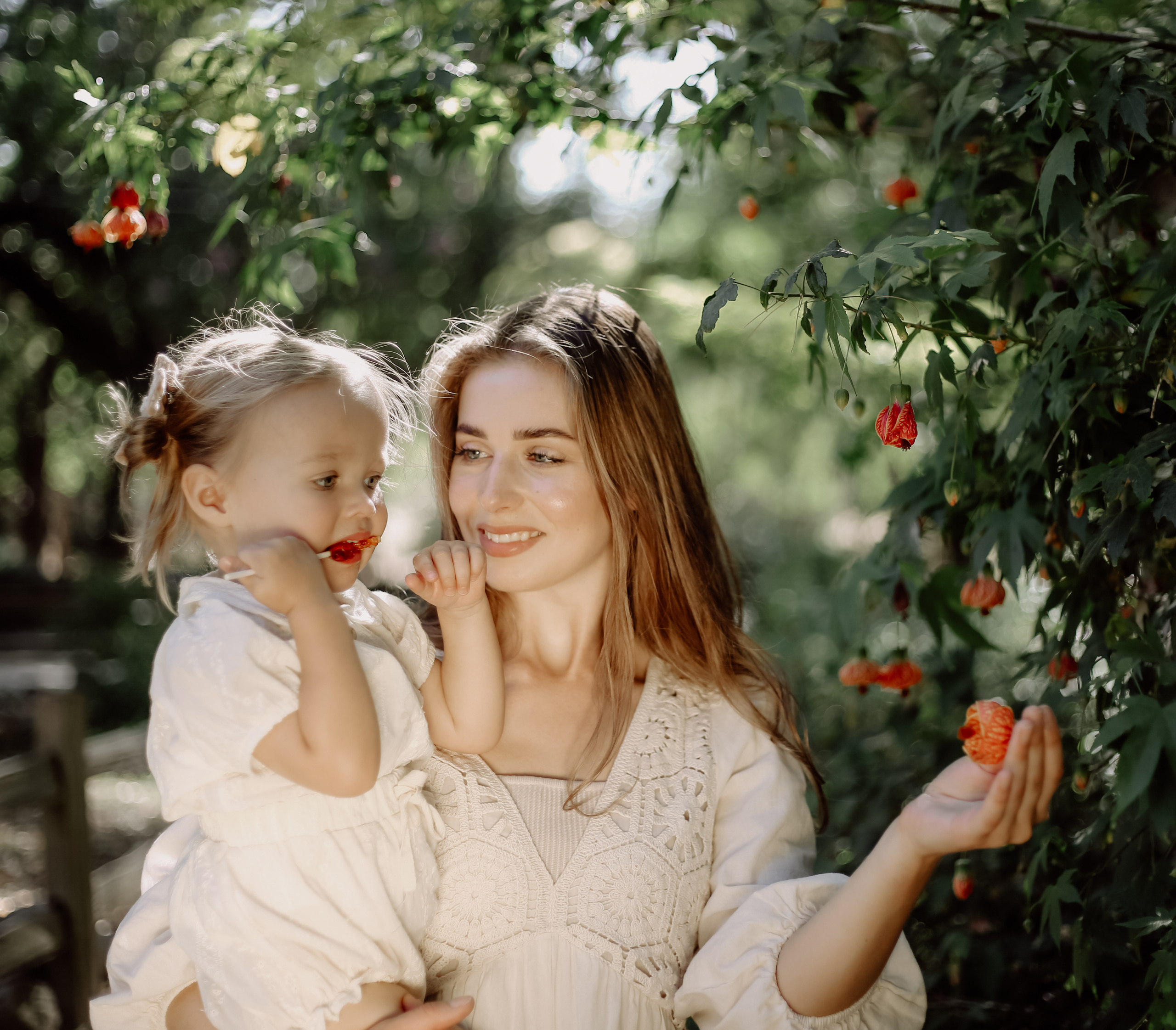 Family in nature. Family and children’s lifestyle photographer Elena Tumanova