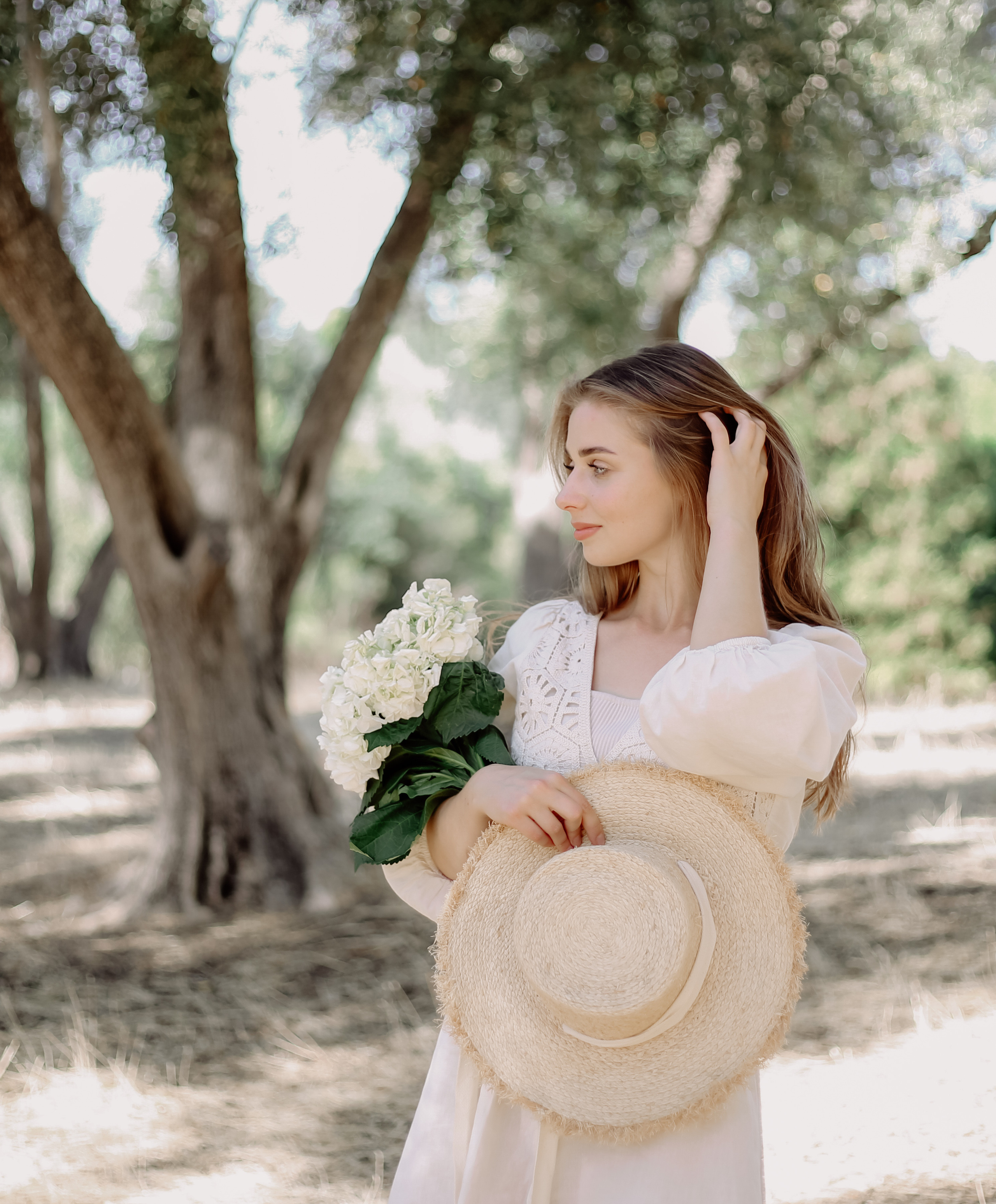 Family in nature. Family and children’s lifestyle photographer Elena Tumanova