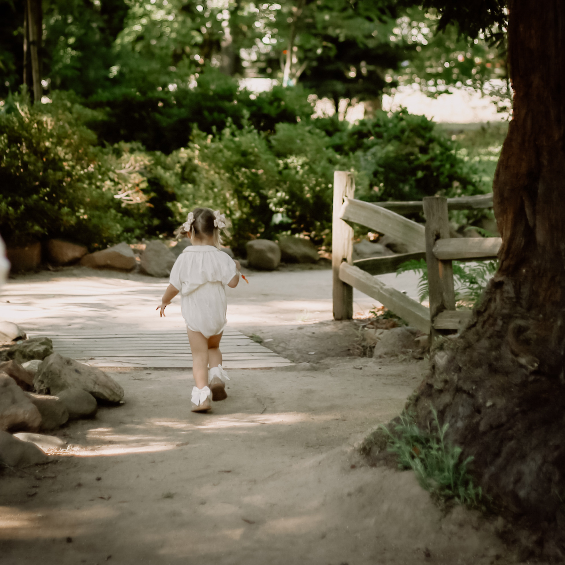 Family in nature. Family and children’s lifestyle photographer Elena Tumanova