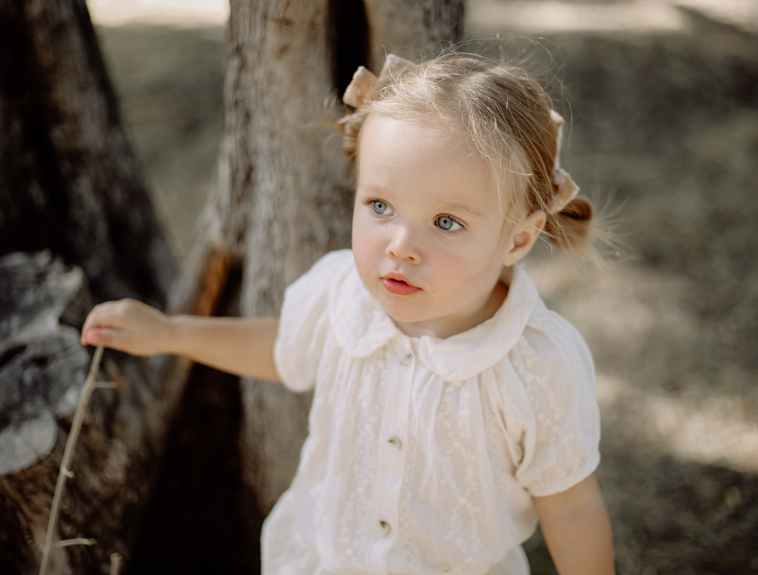 Family in nature. Family and children’s lifestyle photographer Elena Tumanova