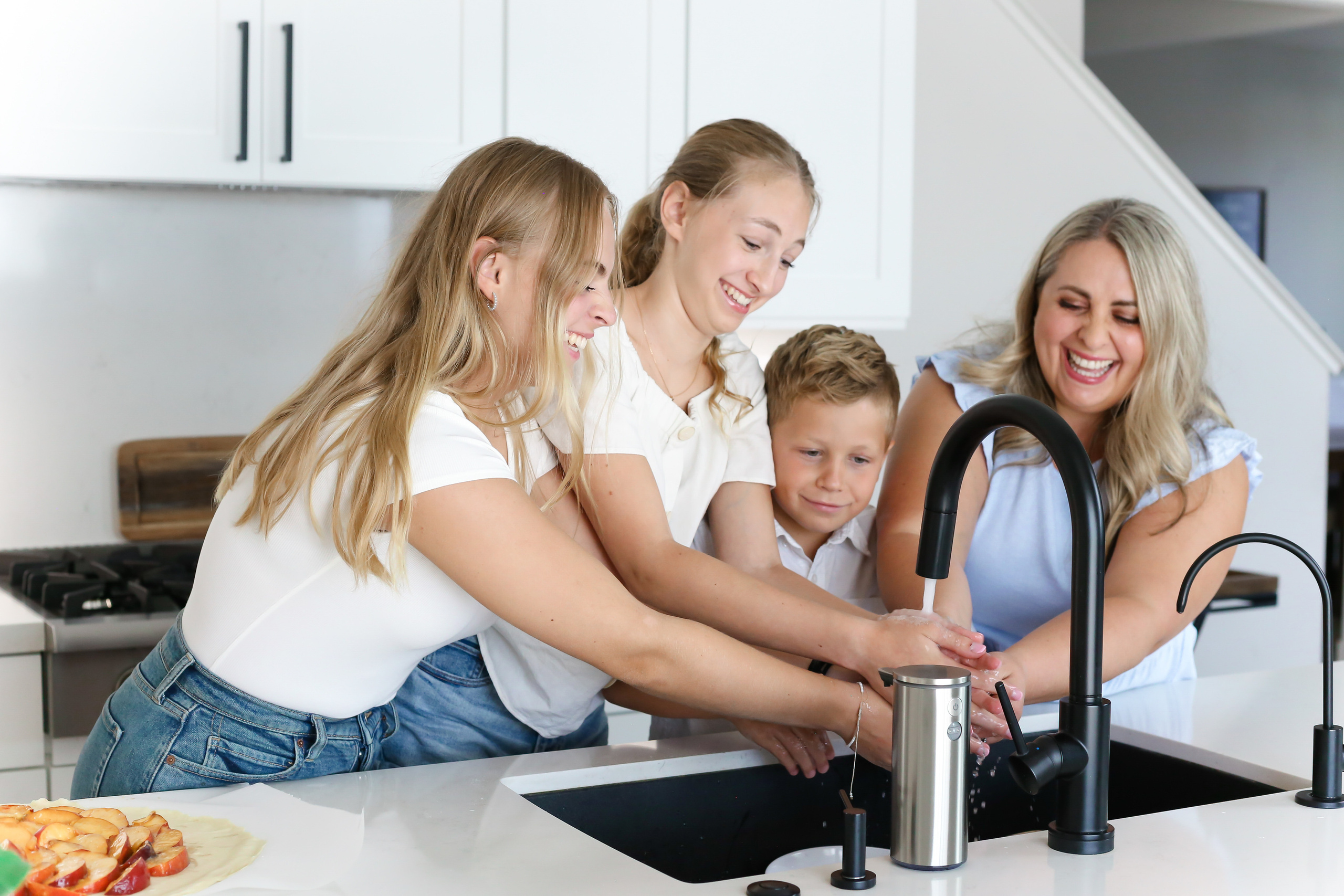 Family at home. Family and children’s lifestyle photographer Elena Tumanova