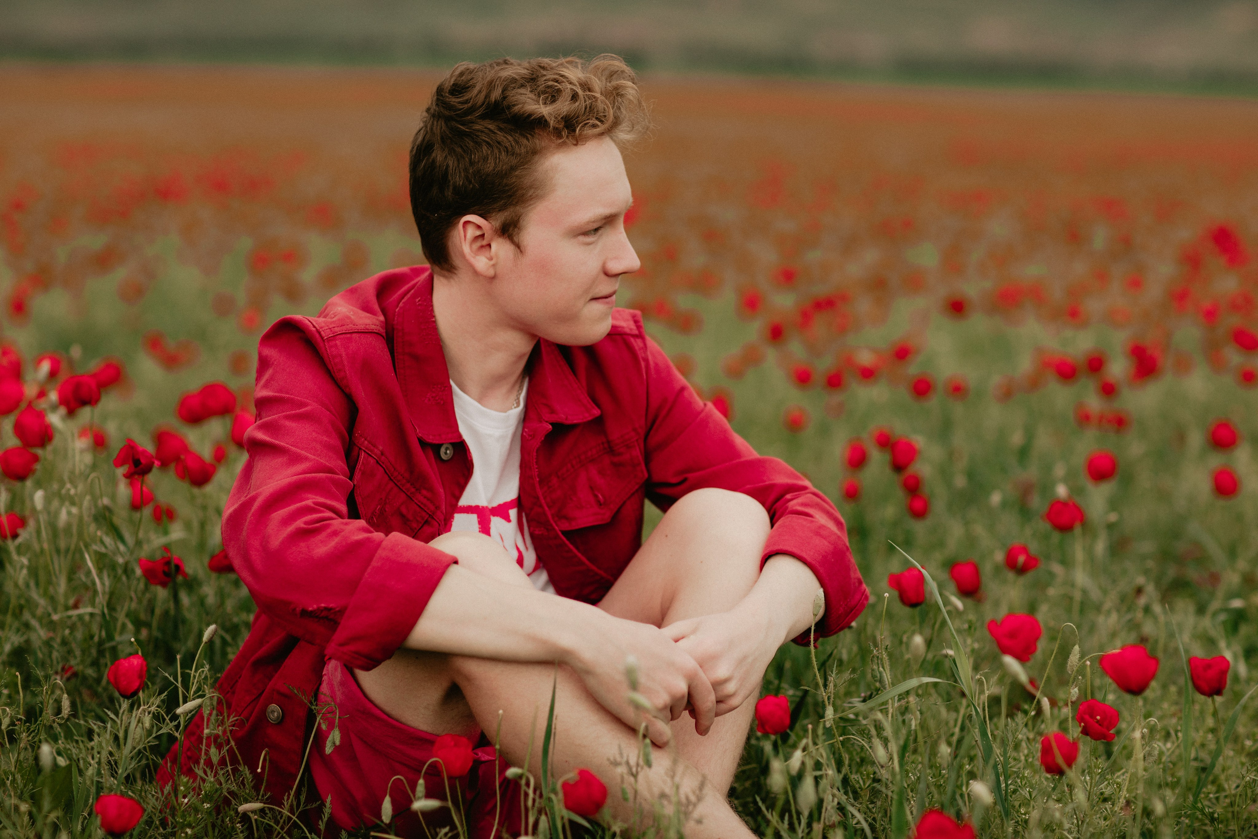 В маках. Валерия Вартанова. Фотограф