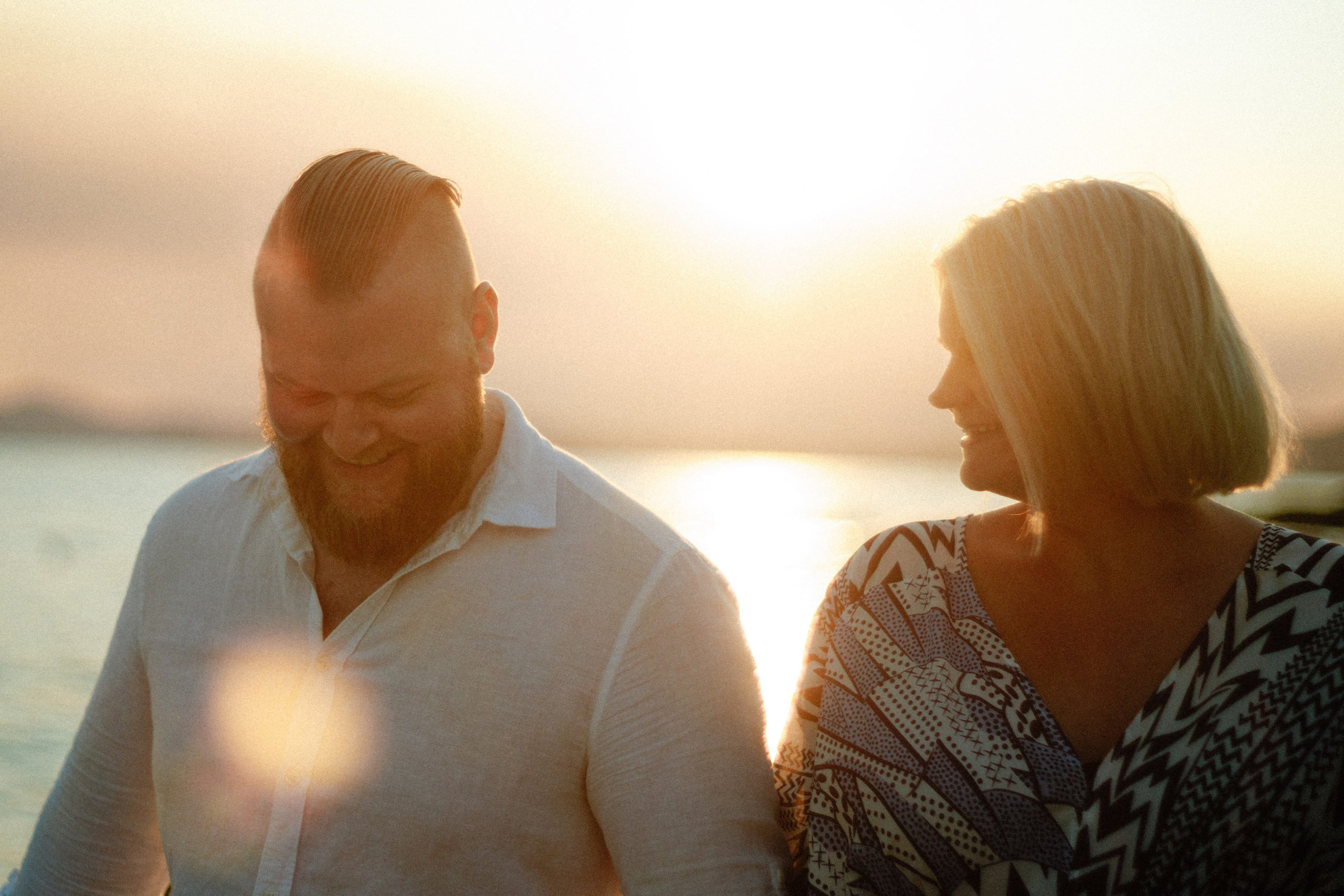 Jessi and Chris in Athenian riviera. Photographer in Greece Kristina