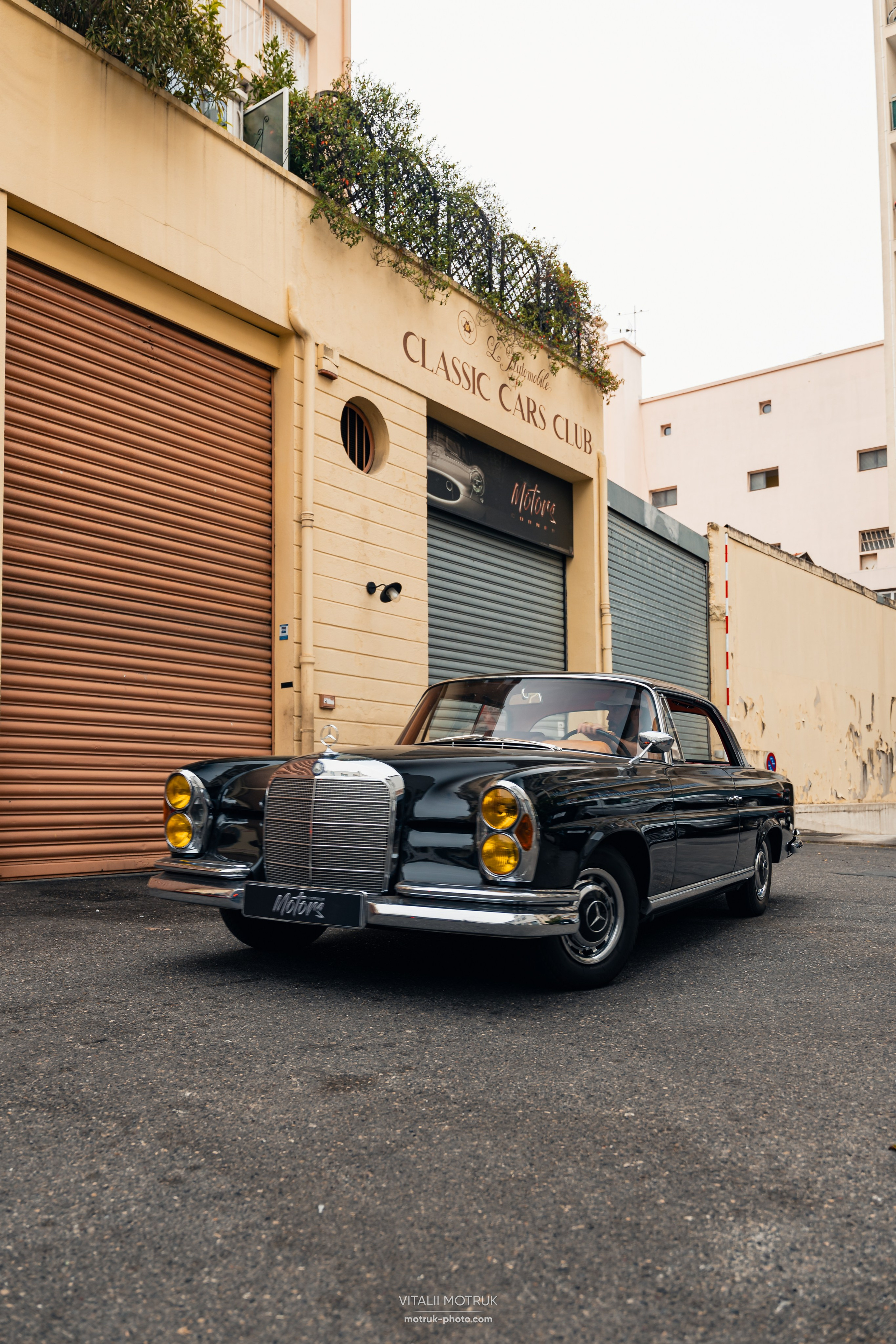 Legends de Nice. Photographe de voitures à Paris — Vitalii Motruk