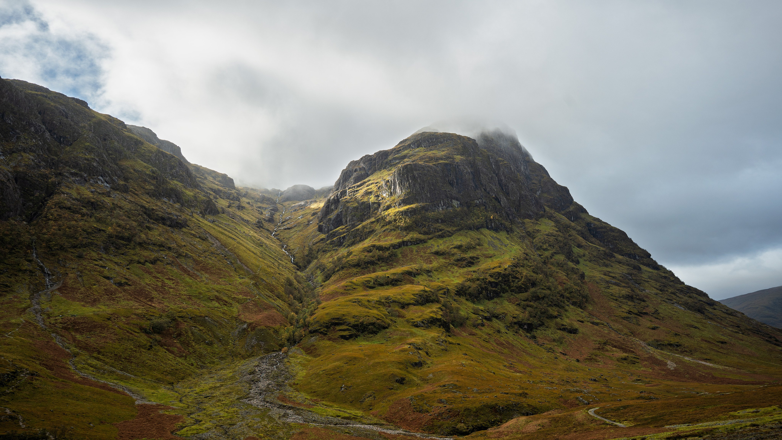 UK 2025. Couple and Family Photographer in Tallinn, Sasha Kaloshin