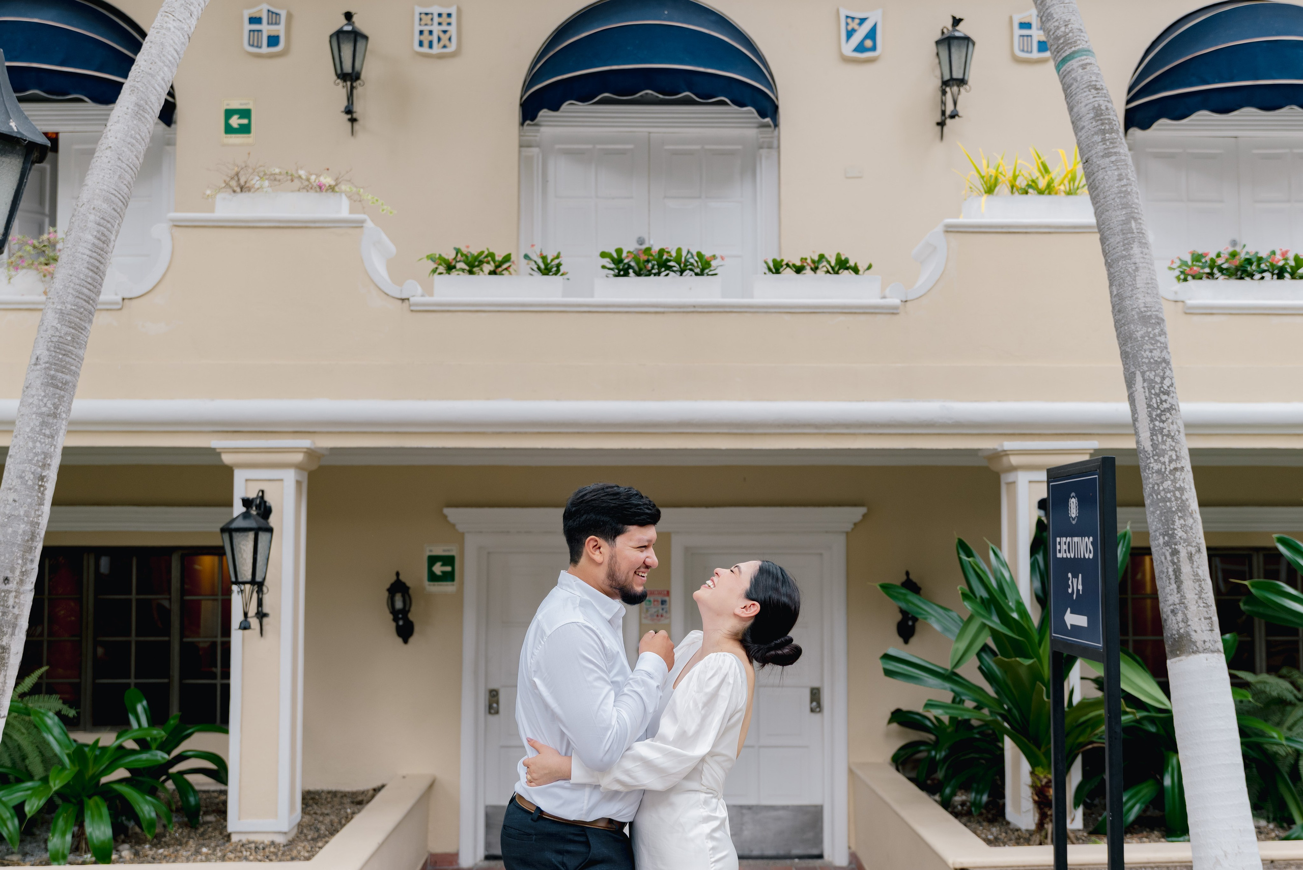 Preboda en iconico Hotel el Prado de Barranquilla. Wedding Photographers in Colombia · BanderArt Photography Carlos and Linda
