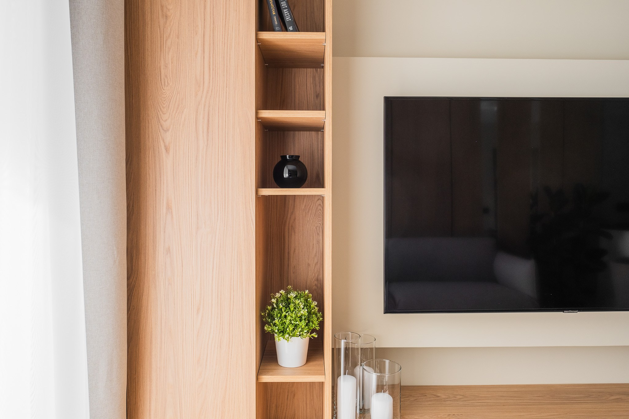 2-room apartment. LOHA VISUALS — AUTOMOTIVE PHOTOGRAPHY