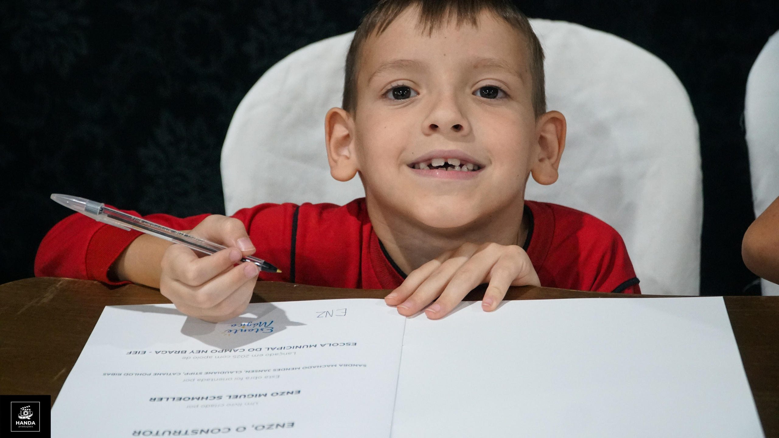 Noite autógrafos colégio Aurélio Buarque de Holanda. Handa Produções