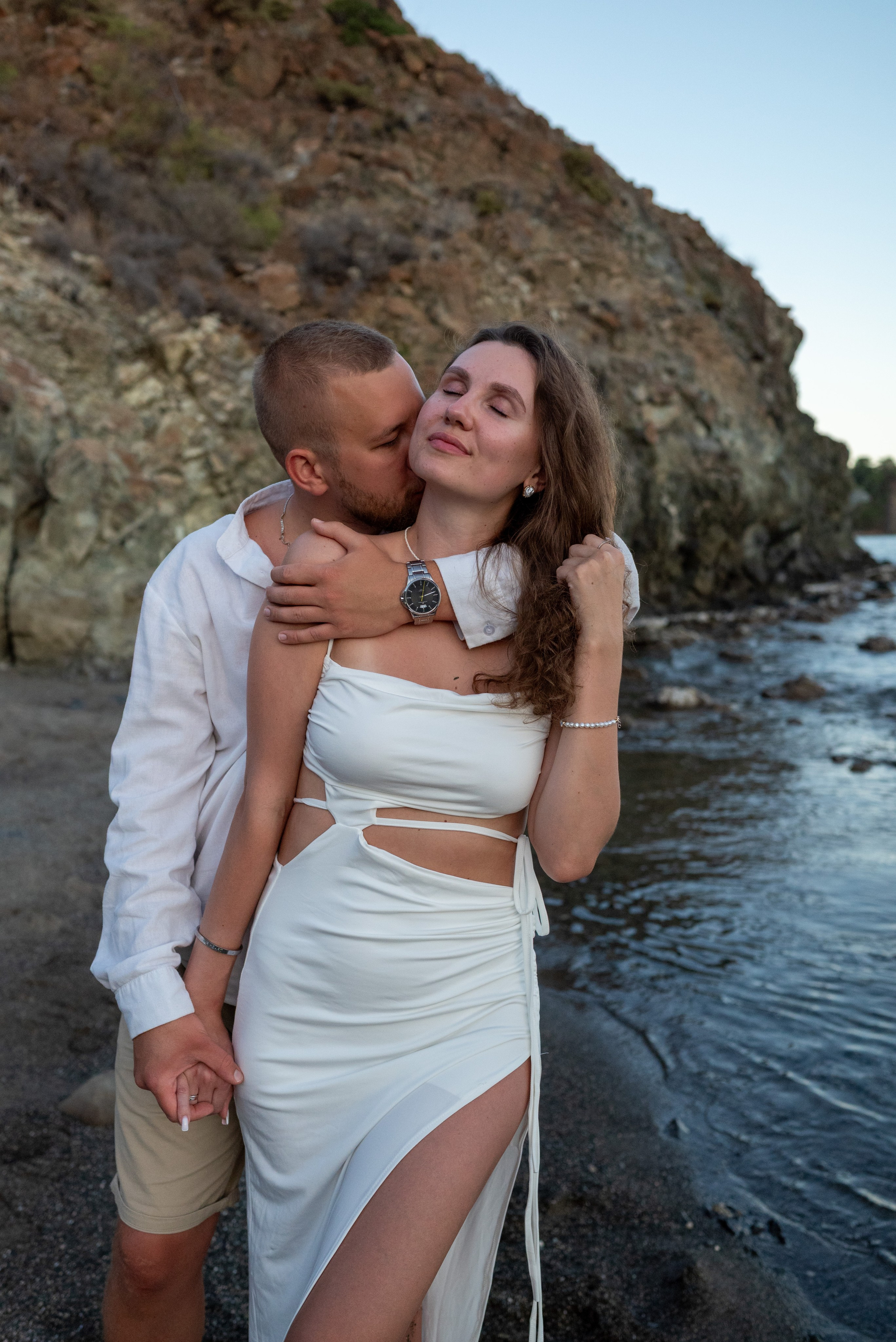 Свадебная фотосессия на диком пляже в Кемере. Photographer in Antalya, Kemer, Turkey