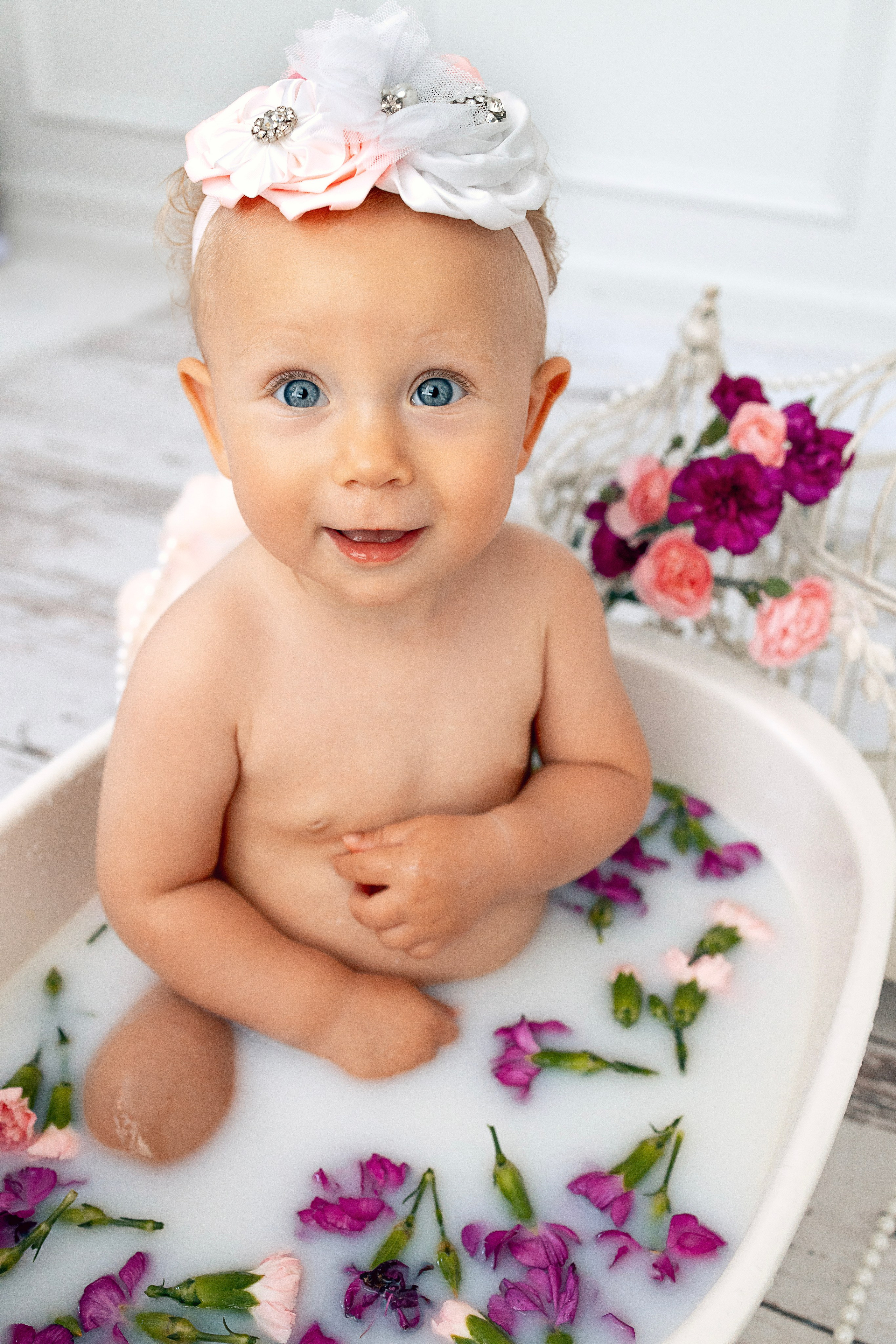 Milk bath. Anaeliseevaphoto.com