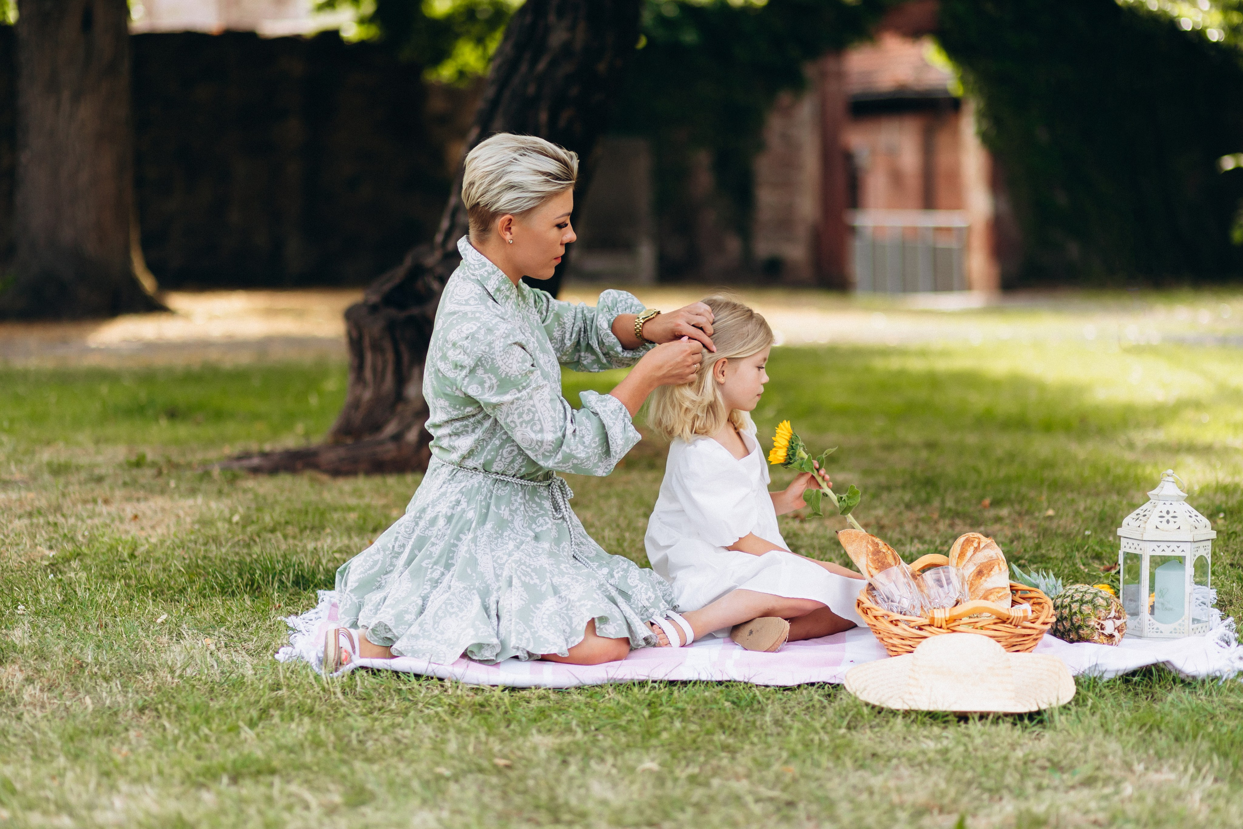 Pretty Family. Wedding and Family Photograph