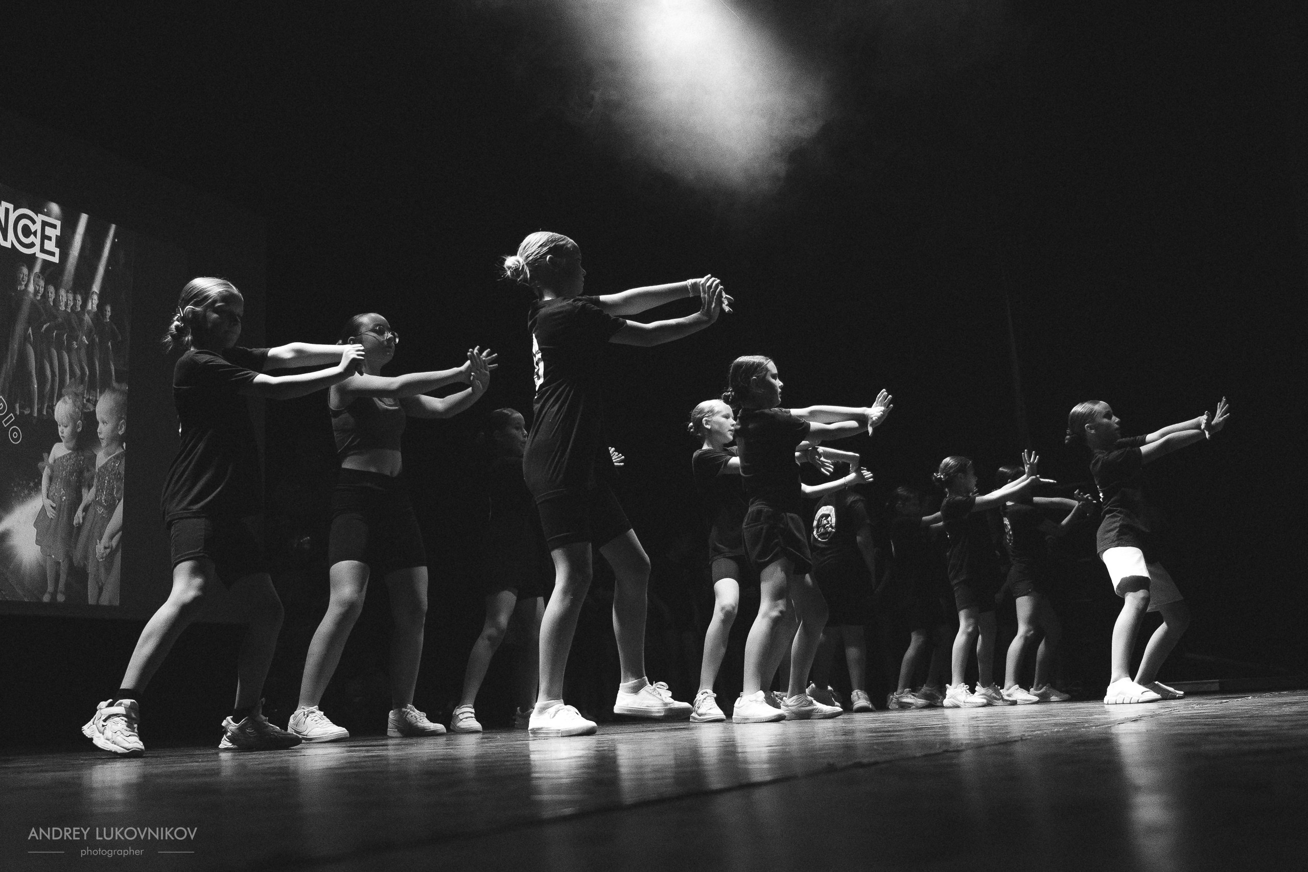 Entre bastidores del concierto final de Like Dance: momentos brillantes tras las cámaras
